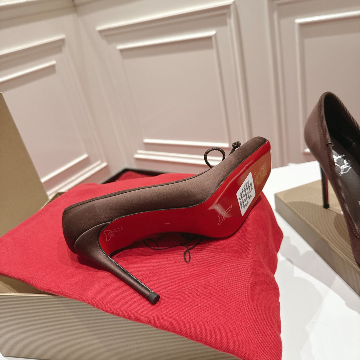 Christian Louboutin Cassia Nodo 100 mm Pumps  Crepe Satin - DopestKickz