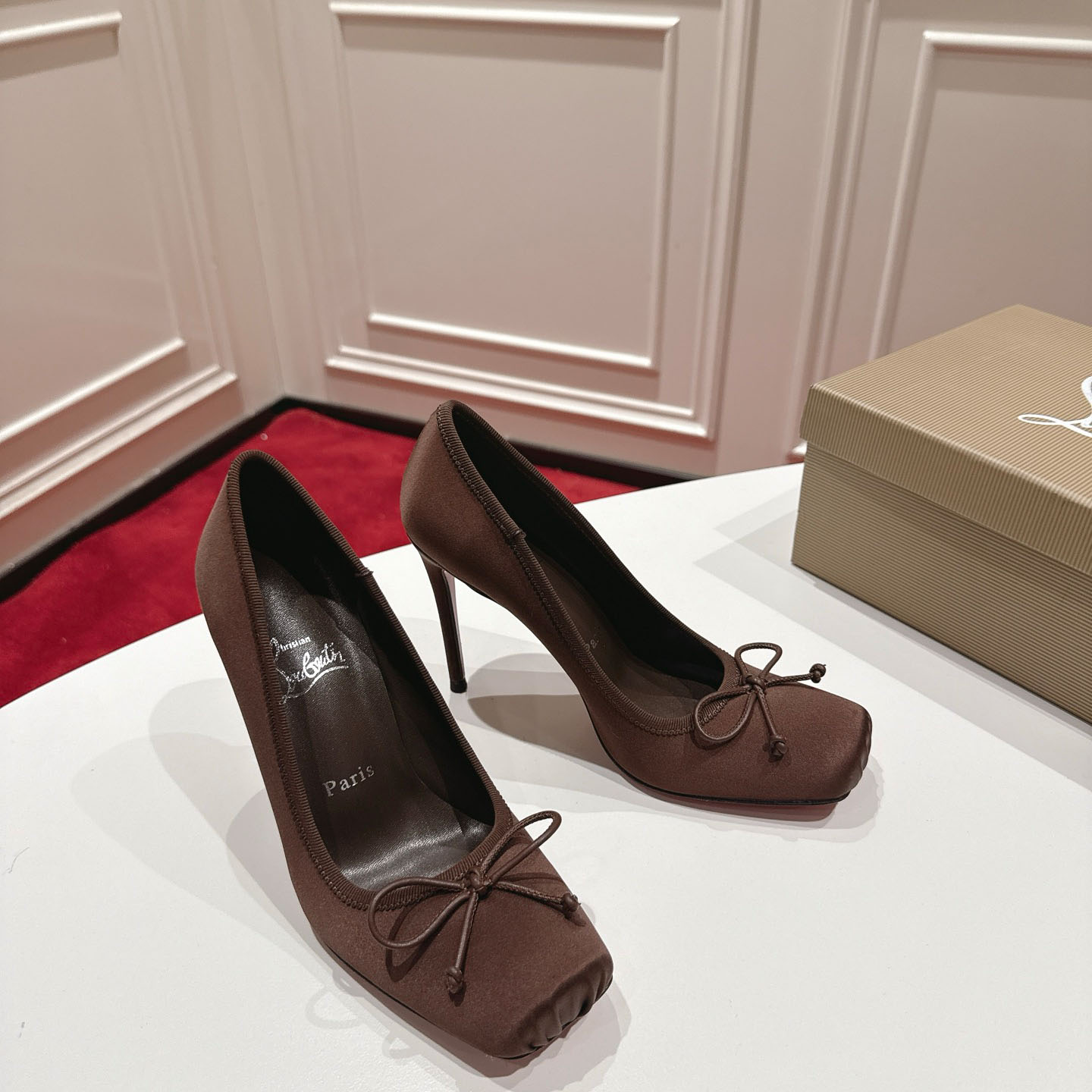 Christian Louboutin Cassia Nodo 100 mm Pumps  Crepe Satin - DopestKickz