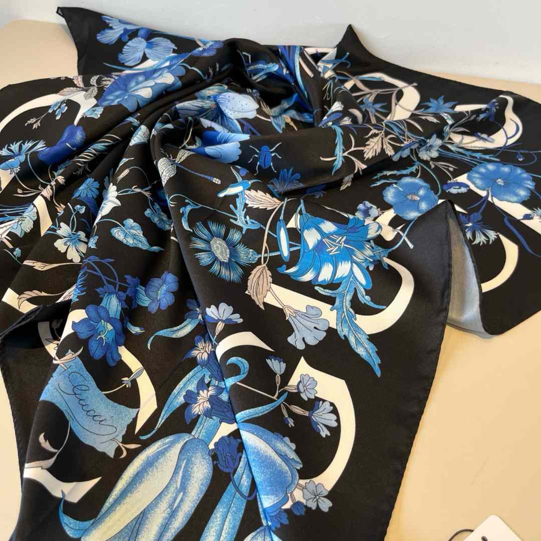 Gucci Floral Print Silk Carré Silk - DopestKickz