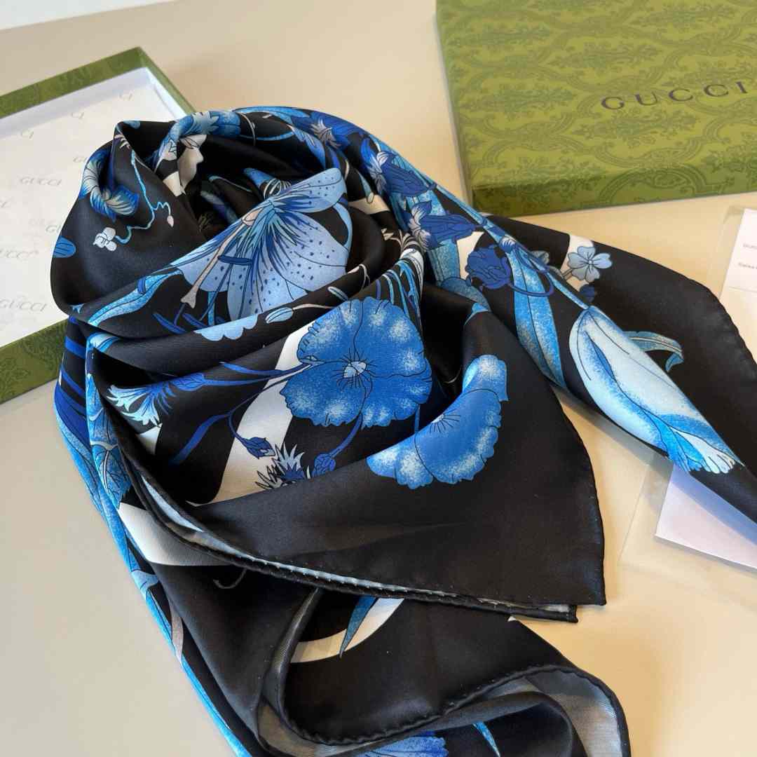 Gucci Floral Print Silk Carré Silk - DopestKickz
