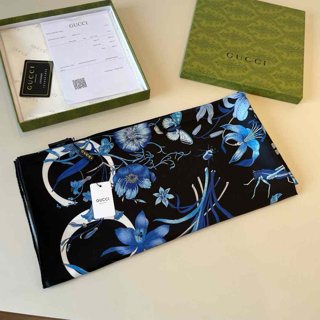 Gucci Floral Print Silk Carré Silk - DopestKickz