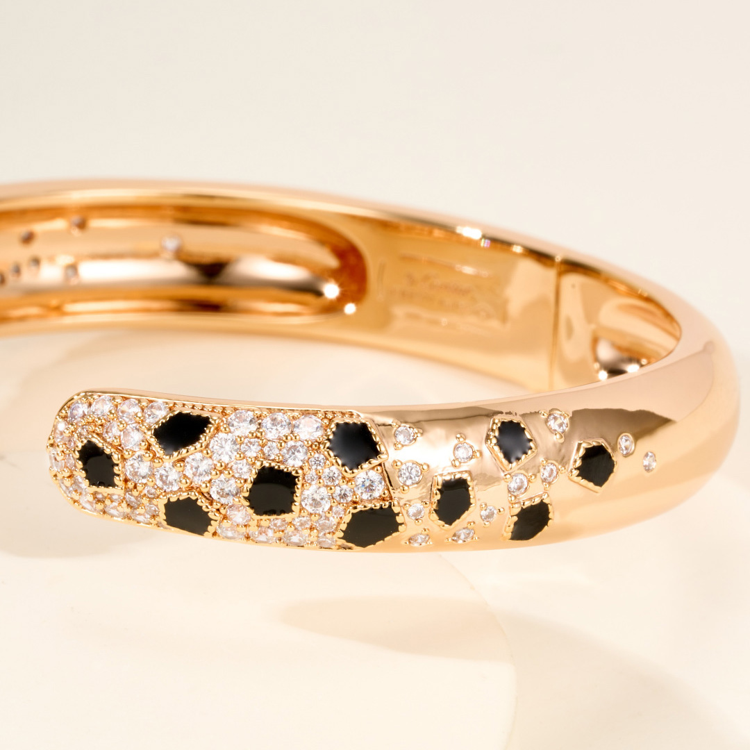 Cartier Panthère De Cartier Bracelet - DopestKickz