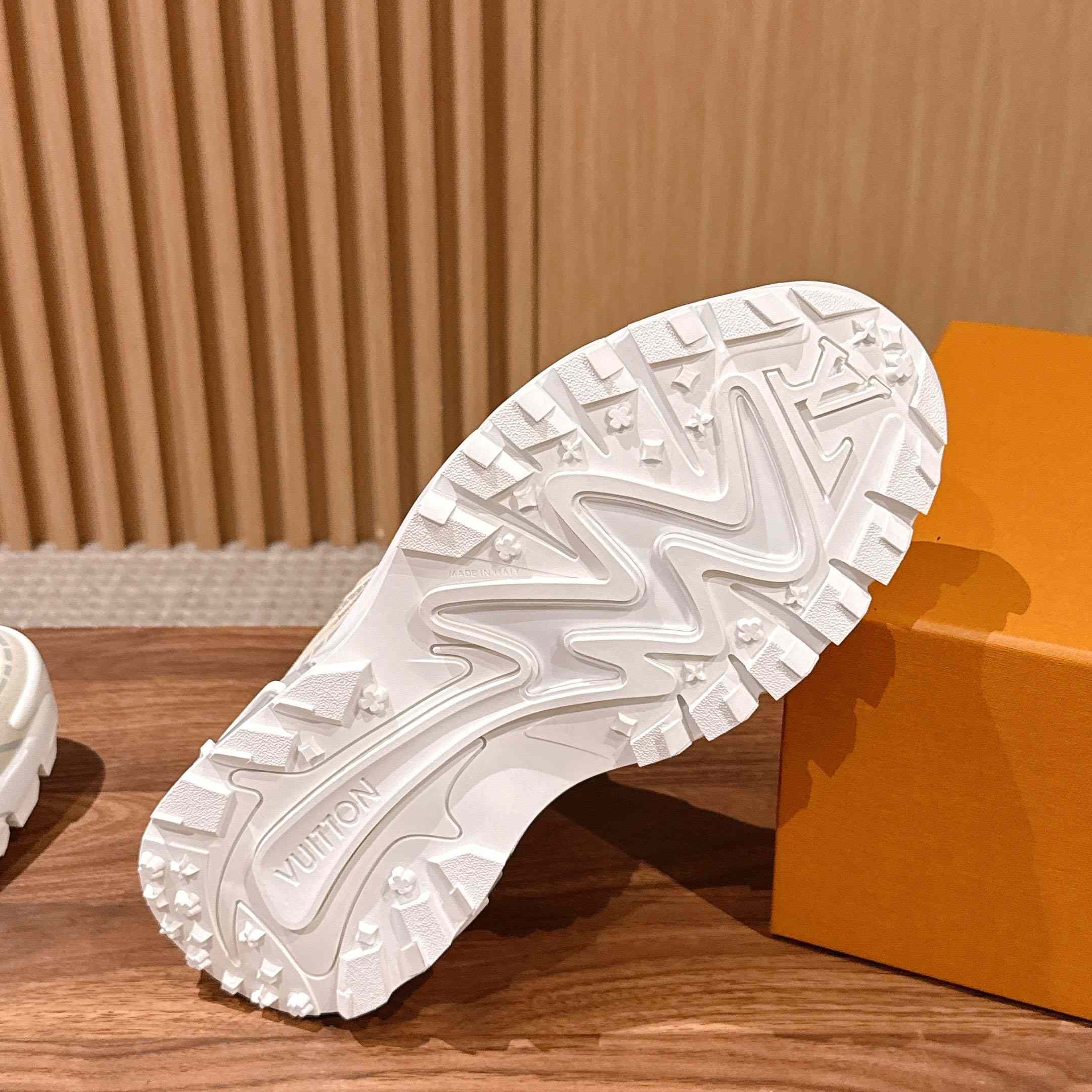 Louis Vuitton LV Tatic Runner Sneaker 1AKC33 - DopestKickz