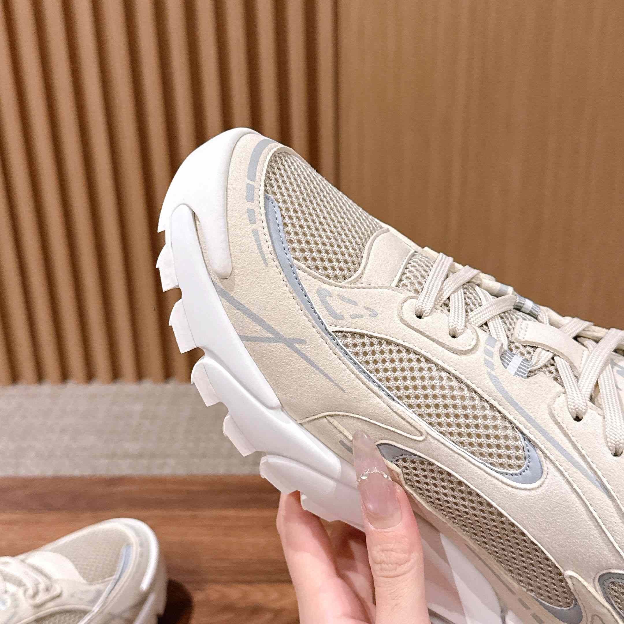 Louis Vuitton LV Tatic Runner Sneaker 1AKC33 - DopestKickz