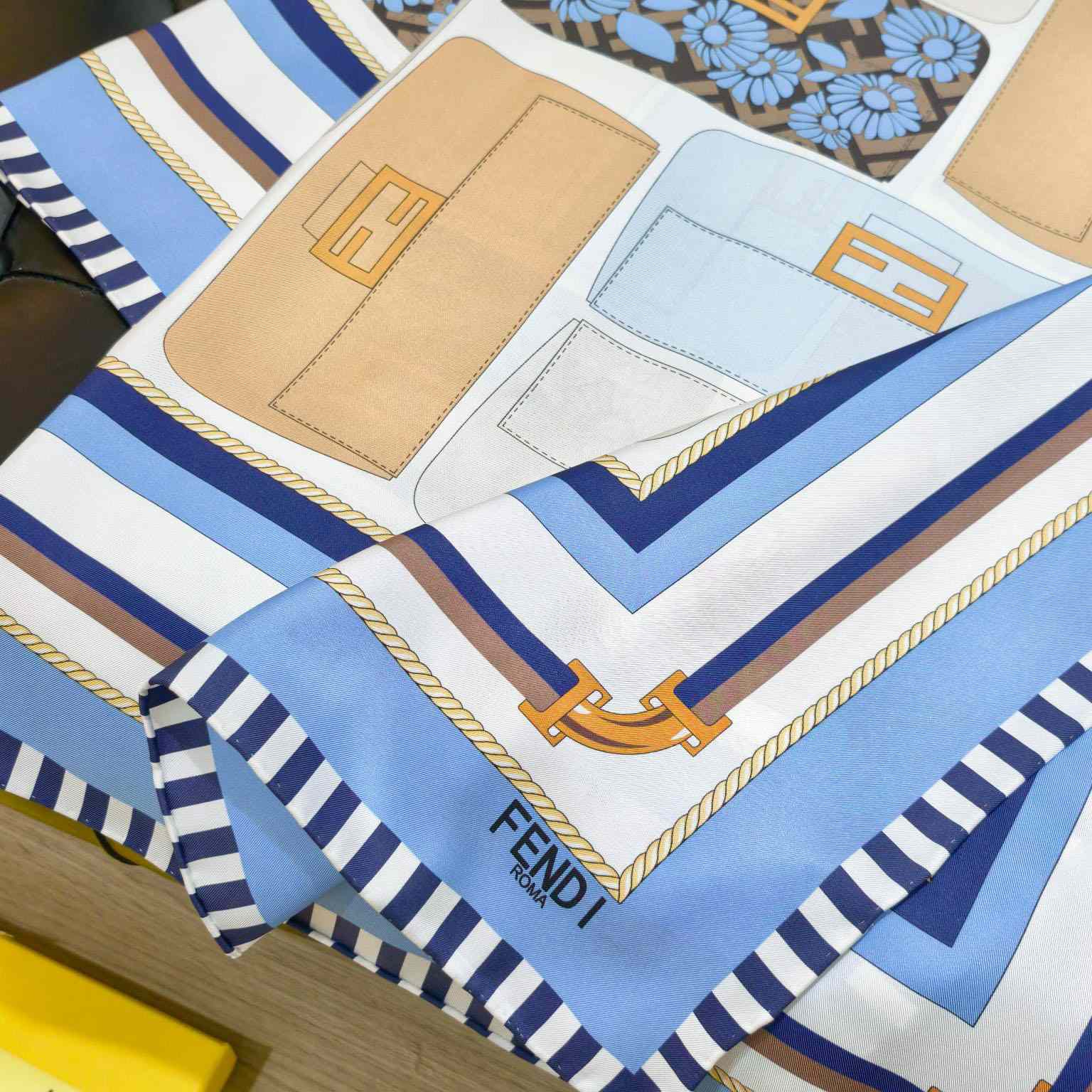 Fendi FF Foulard - DopestKickz