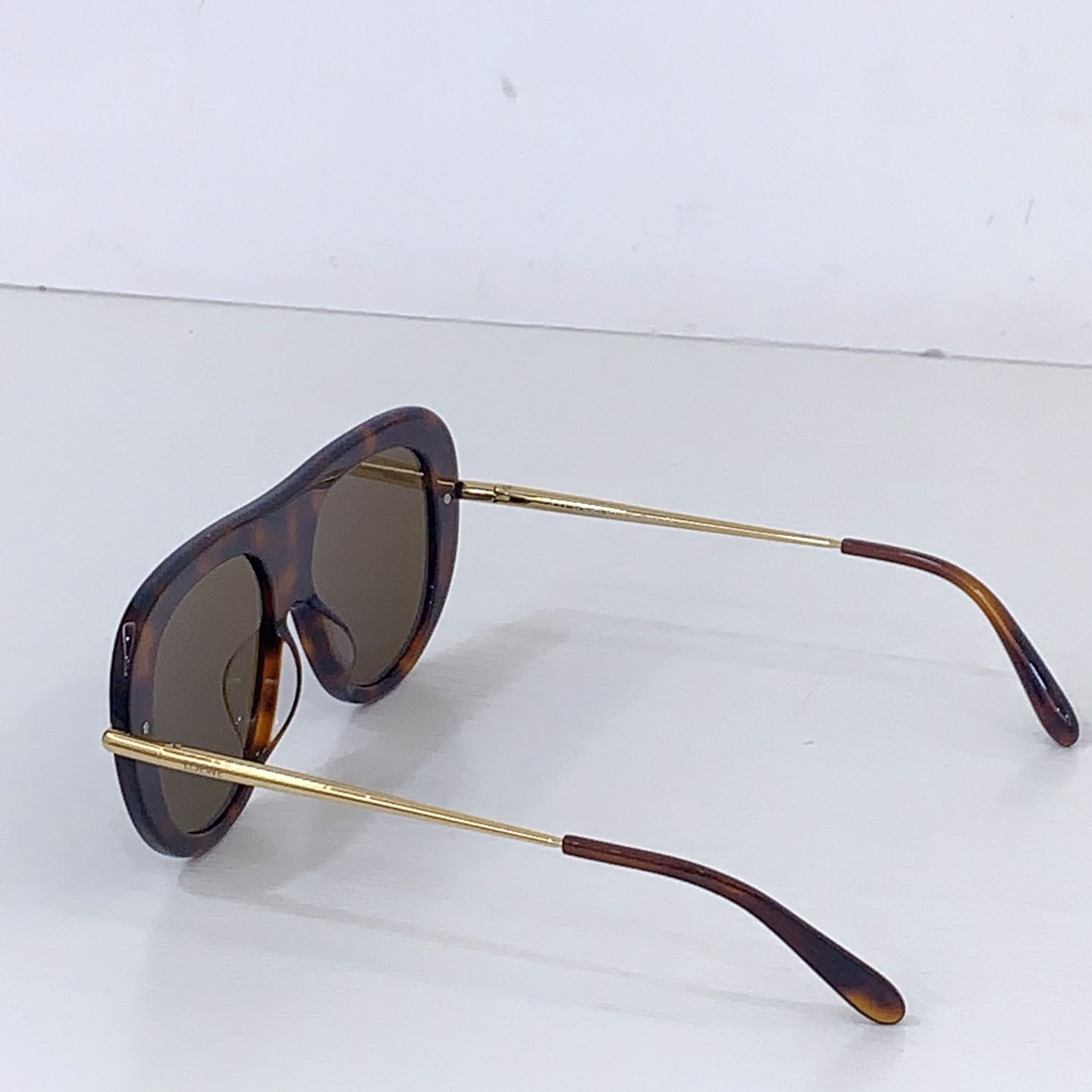 Loewe LW40186I Sunglasses  - DopestKickz