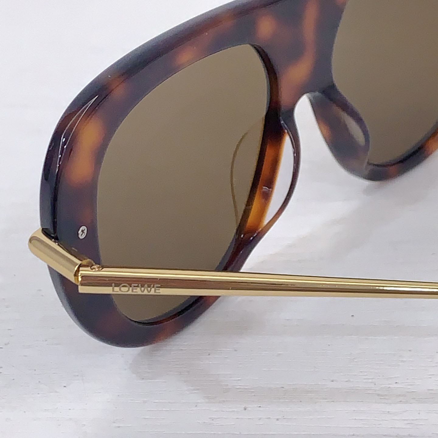 Loewe LW40186I Sunglasses  - DopestKickz
