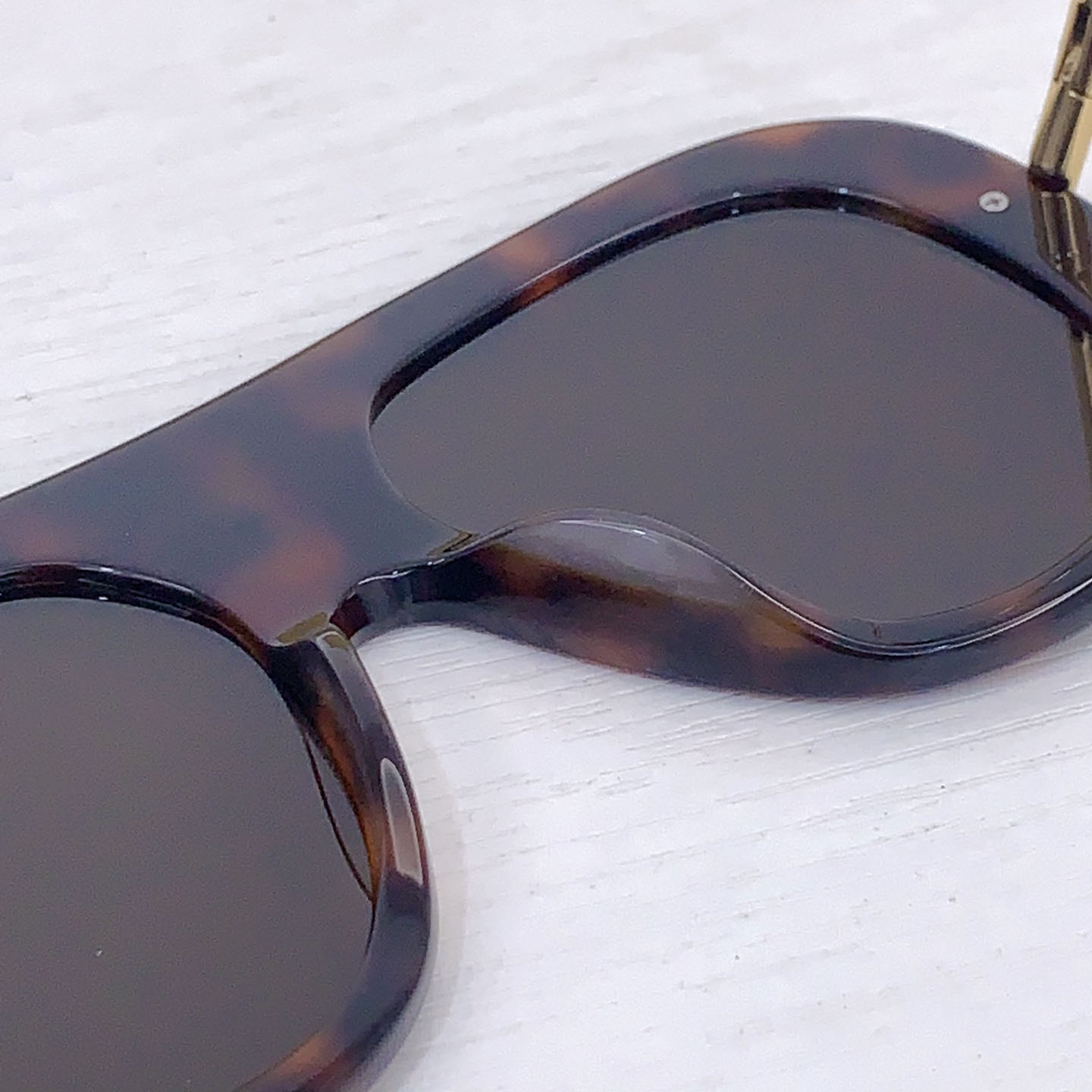 Loewe LW40186I Sunglasses  - DopestKickz