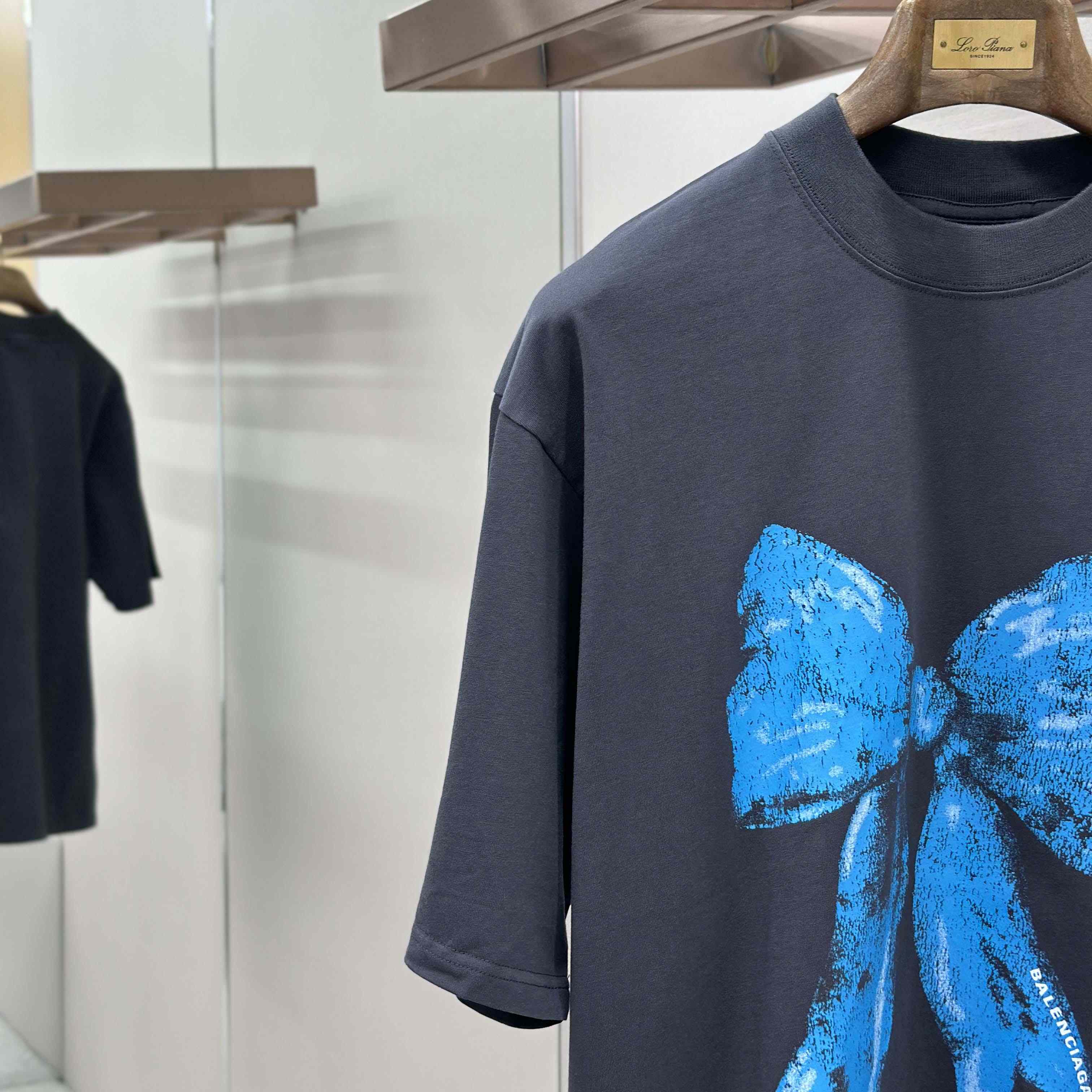 Balenciaga Bow Oversized t-shirt - DopestKickz