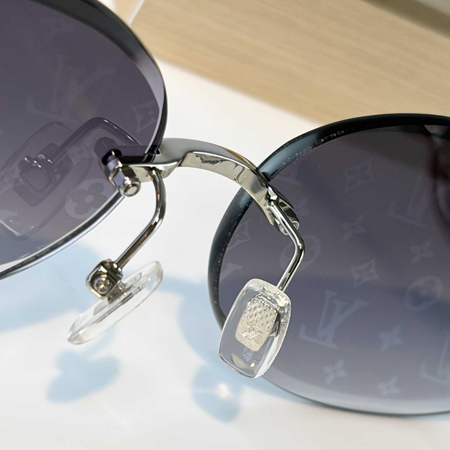Louis Vuitton Z3166U Sunglasses    - DopestKickz