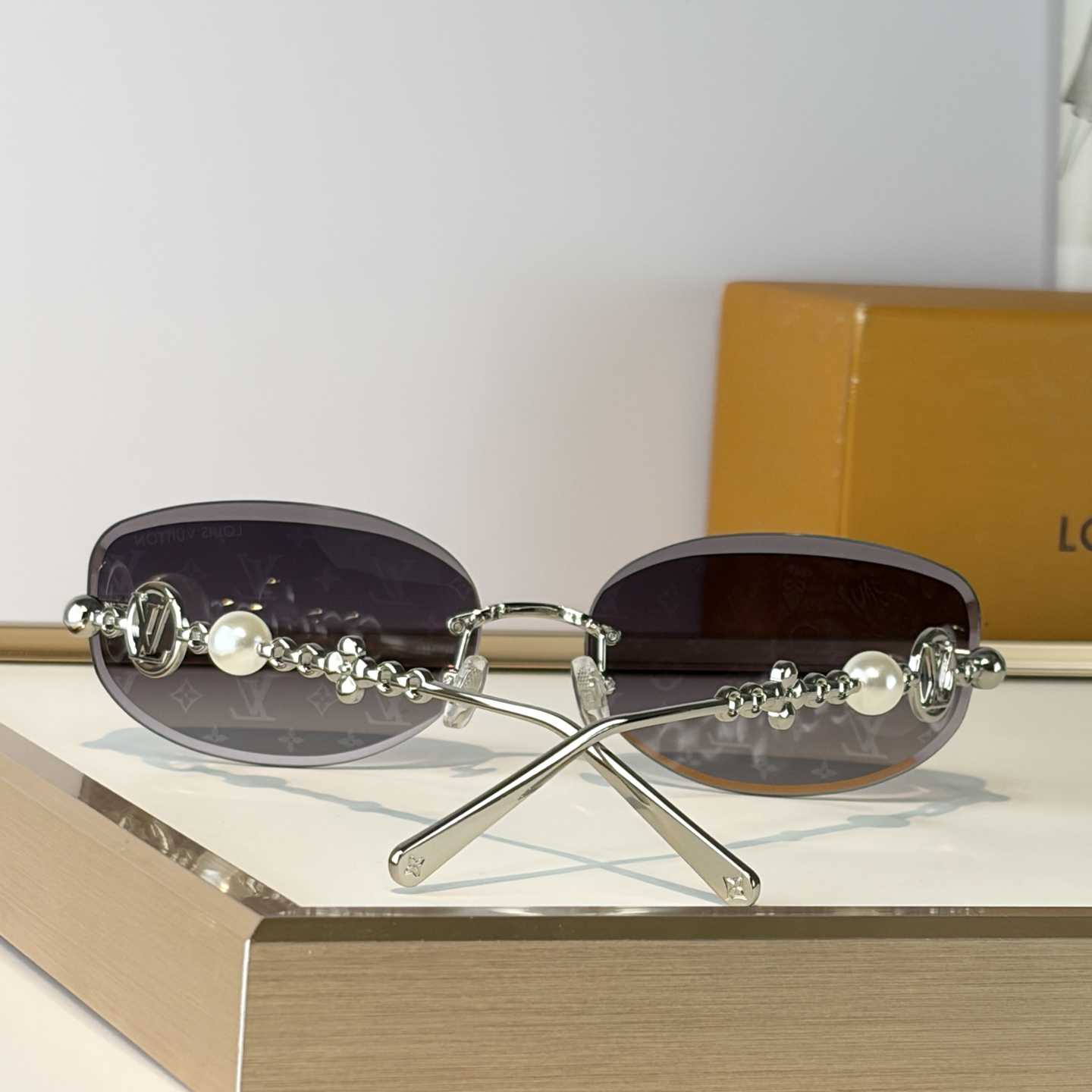 Louis Vuitton Z3166U Sunglasses    - DopestKickz