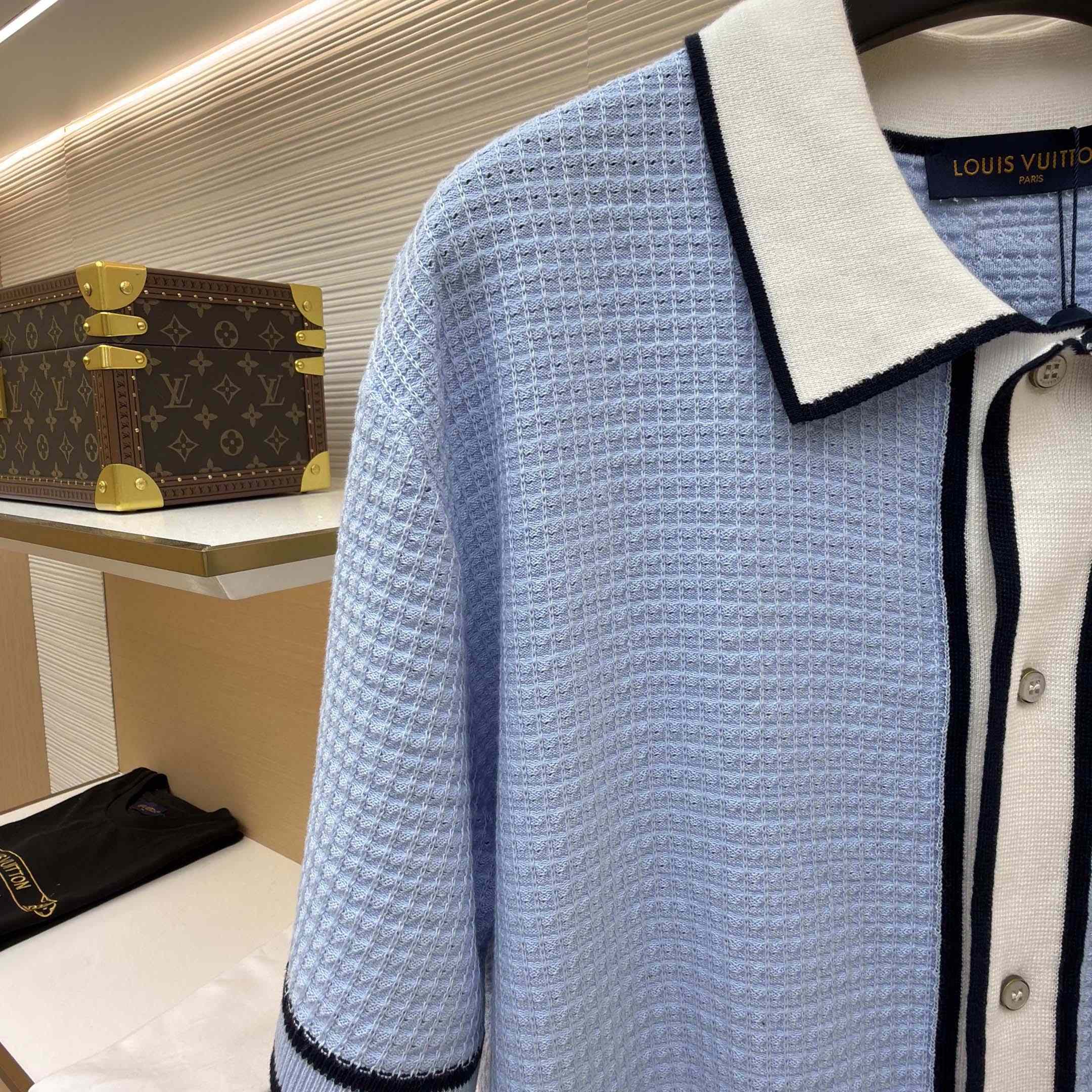 Louis Vuitton Waffle Signature Short-Sleeved Shirt   1AK6WW - DopestKickz