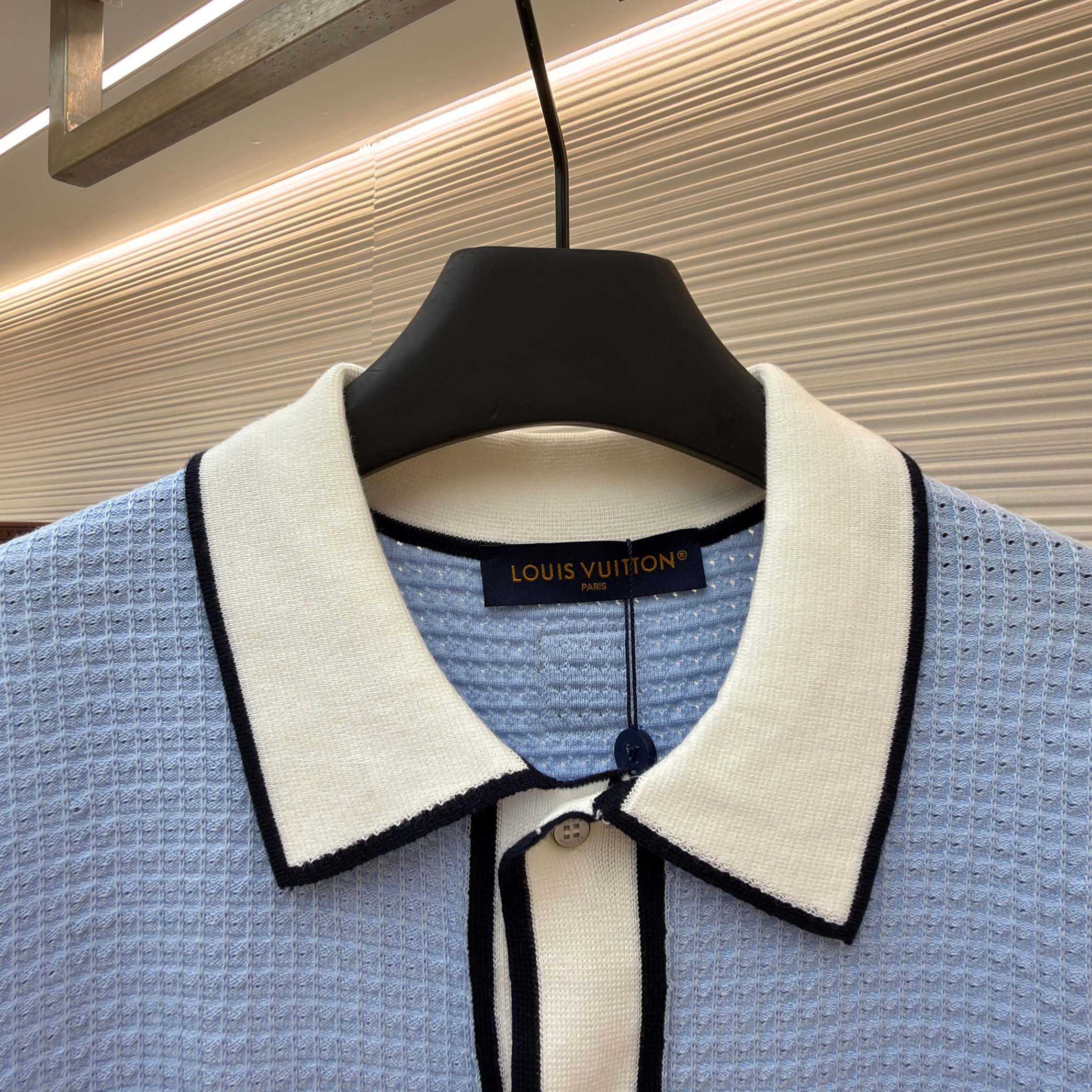 Louis Vuitton Waffle Signature Short-Sleeved Shirt   1AK6WW - DopestKickz