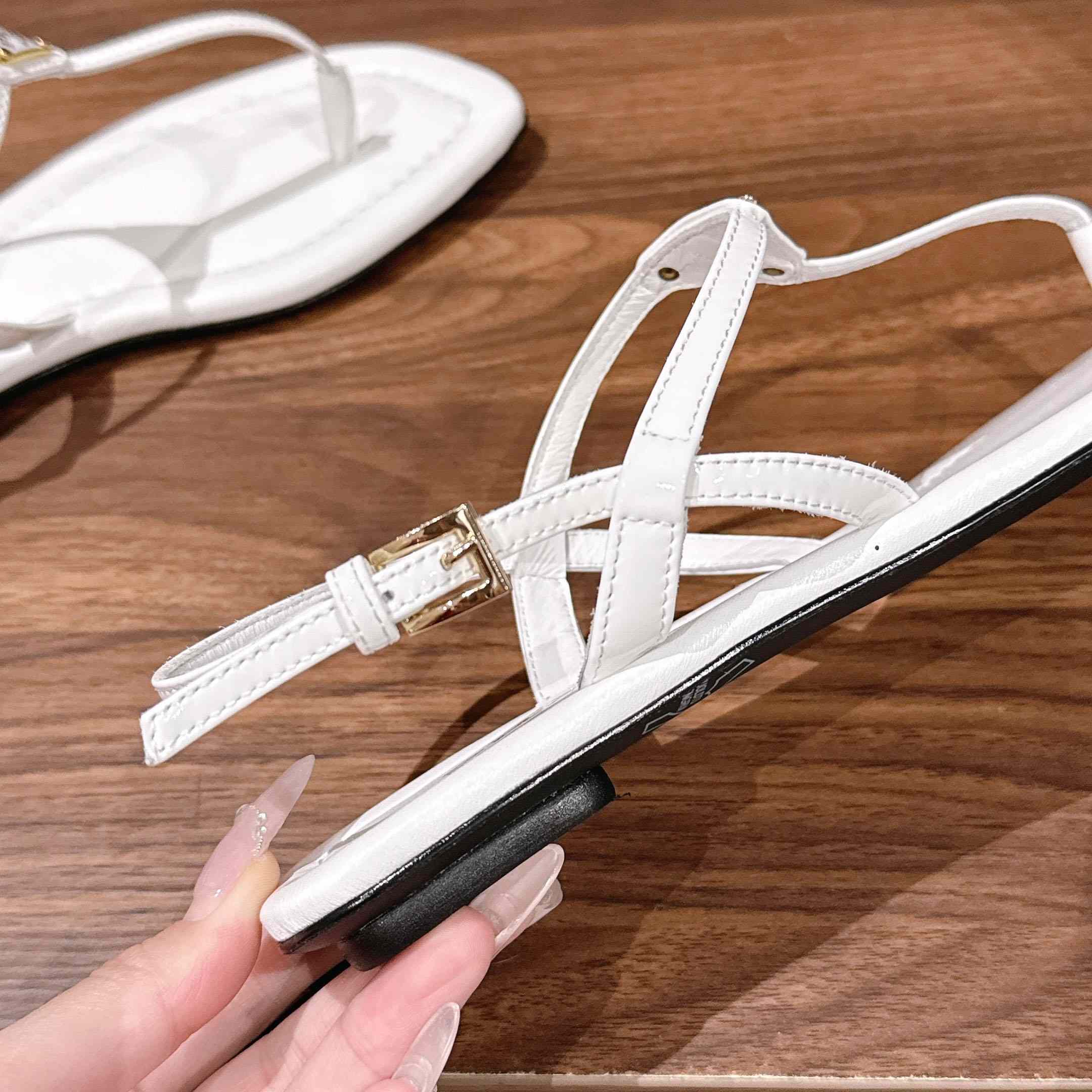 Prada Patent Leather Thong Sandals - DopestKickz