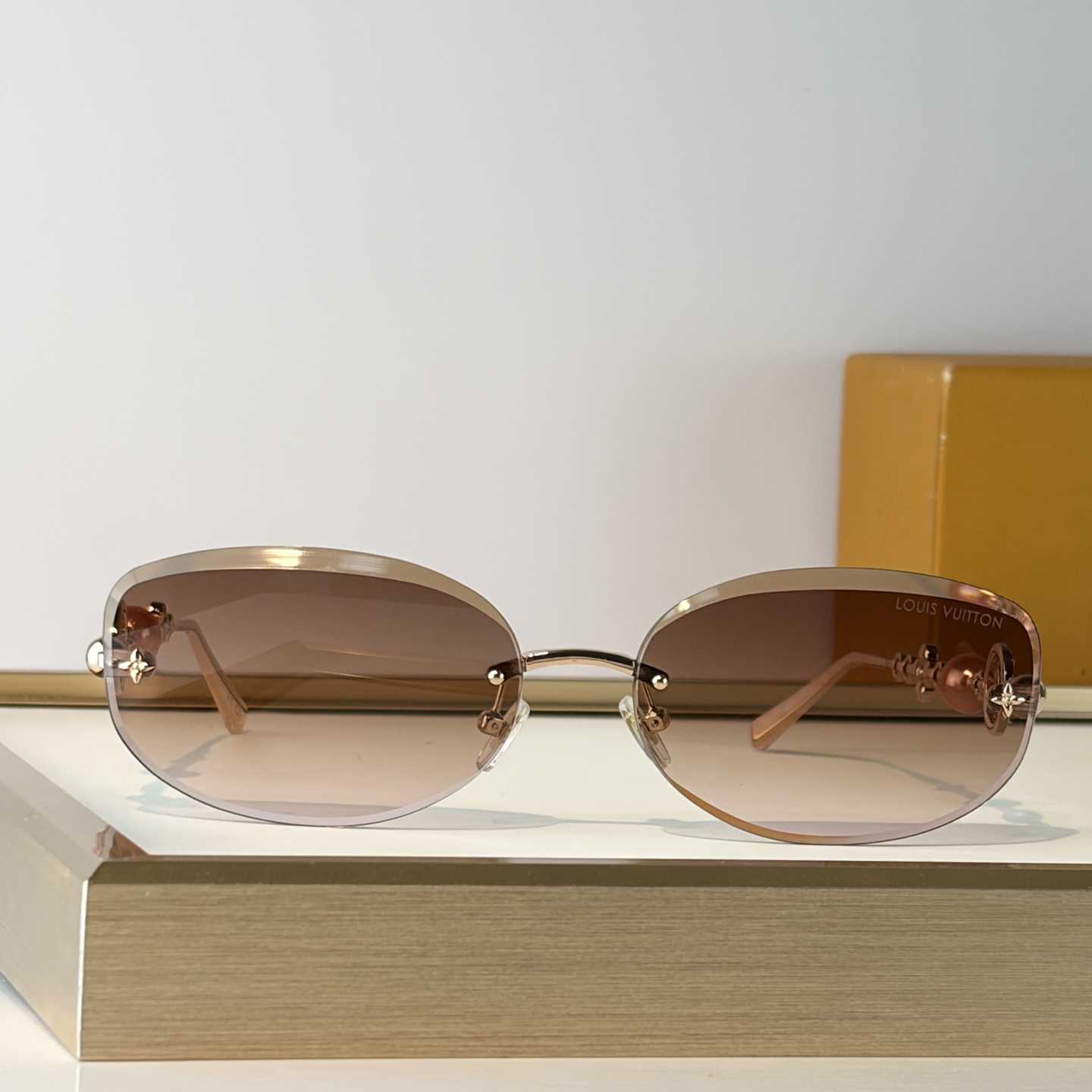 Louis Vuitton Z3166U Sunglasses    - DopestKickz