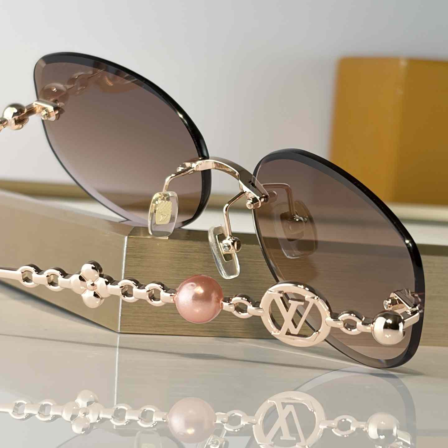 Louis Vuitton Z3166U Sunglasses    - DopestKickz
