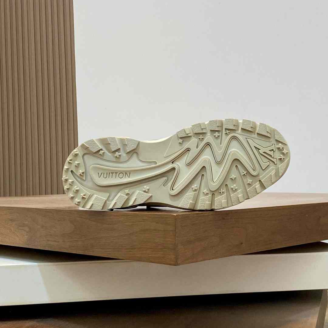 Louis Vuitton  Runner Tatic Sneaker 1AINUL - DopestKickz