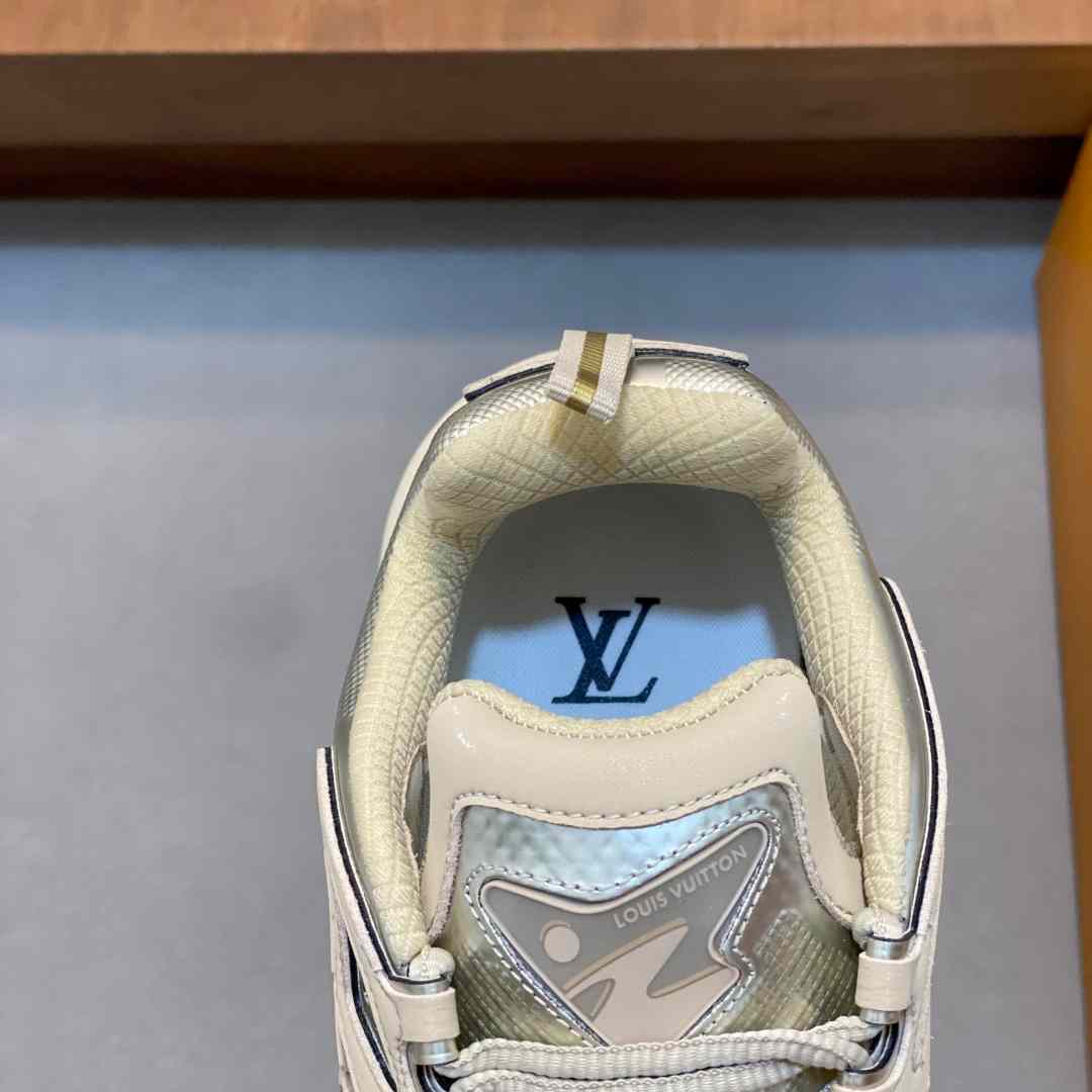 Louis Vuitton  Runner Tatic Sneaker 1AINUL - DopestKickz