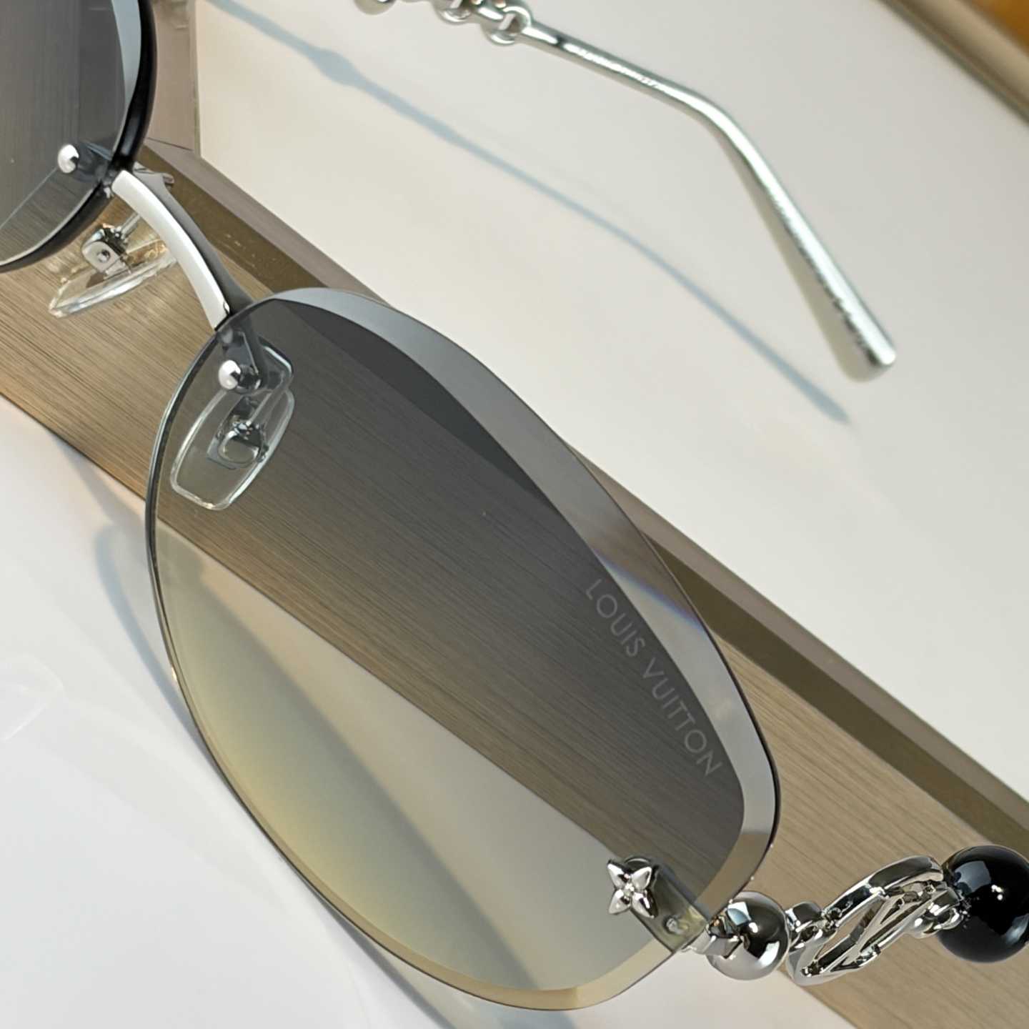 Louis Vuitton Z3166U Sunglasses    - DopestKickz