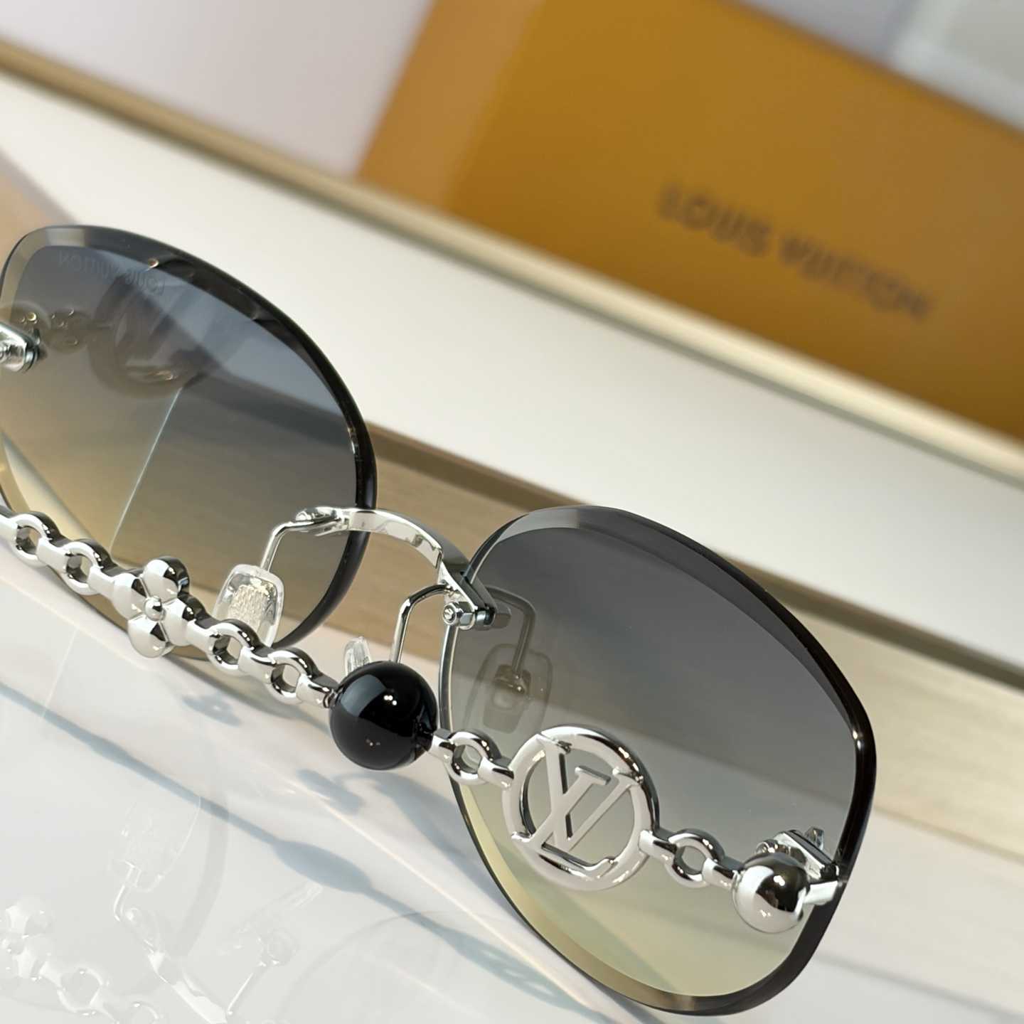 Louis Vuitton Z3166U Sunglasses    - DopestKickz
