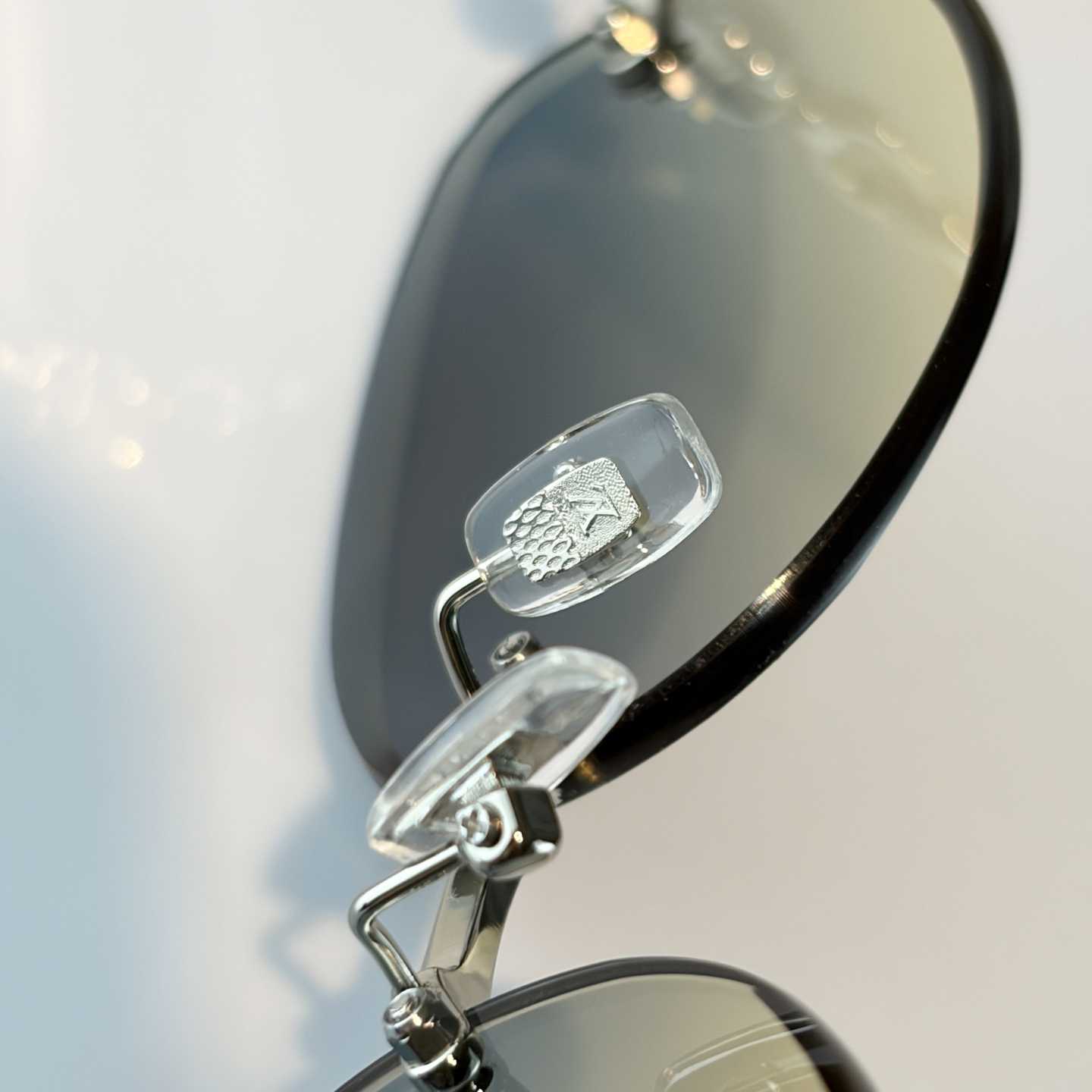Louis Vuitton Z3166U Sunglasses    - DopestKickz