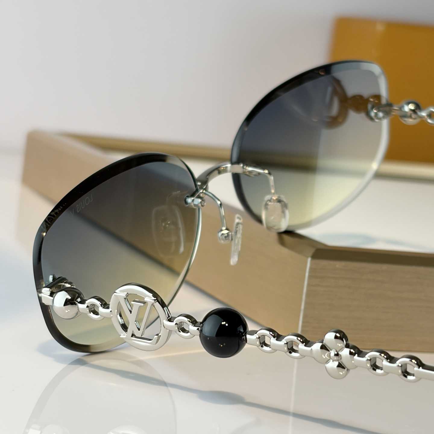 Louis Vuitton Z3166U Sunglasses    - DopestKickz