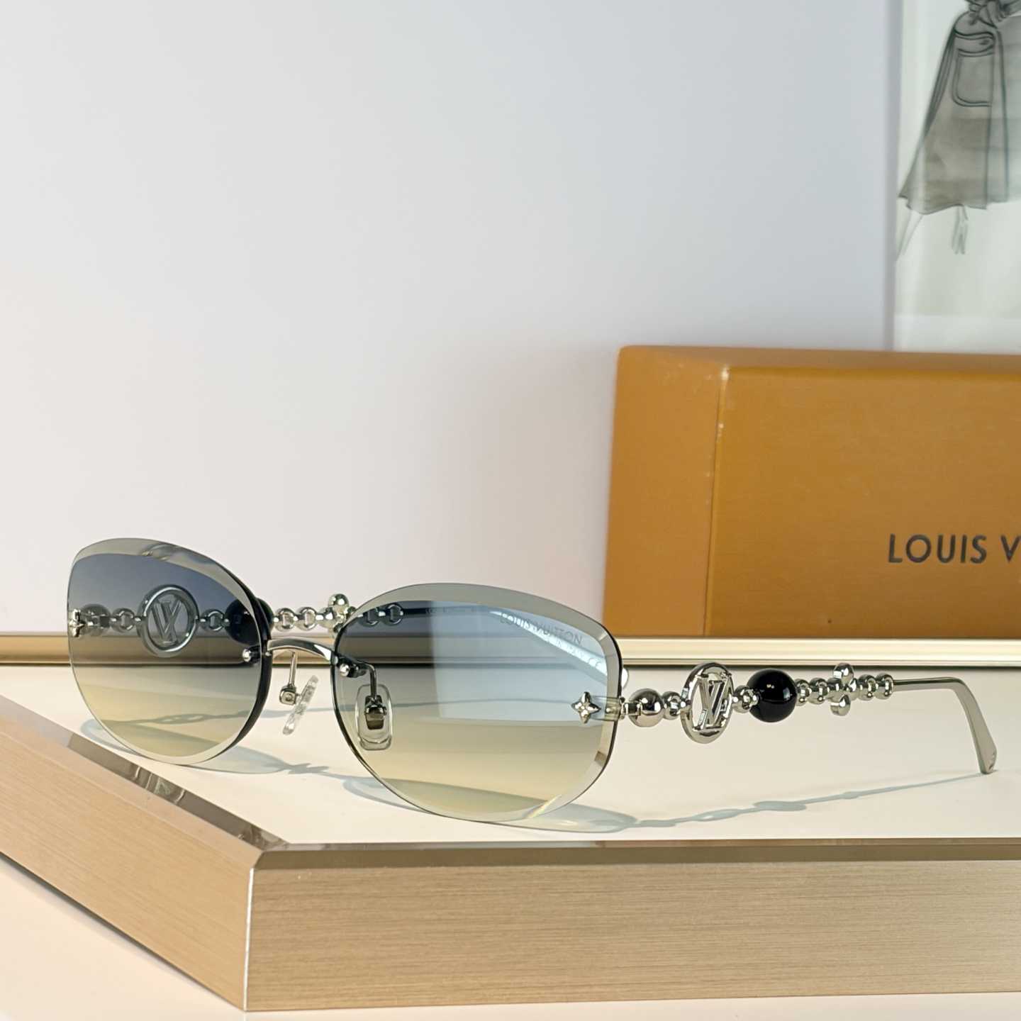 Louis Vuitton Z3166U Sunglasses    - DopestKickz