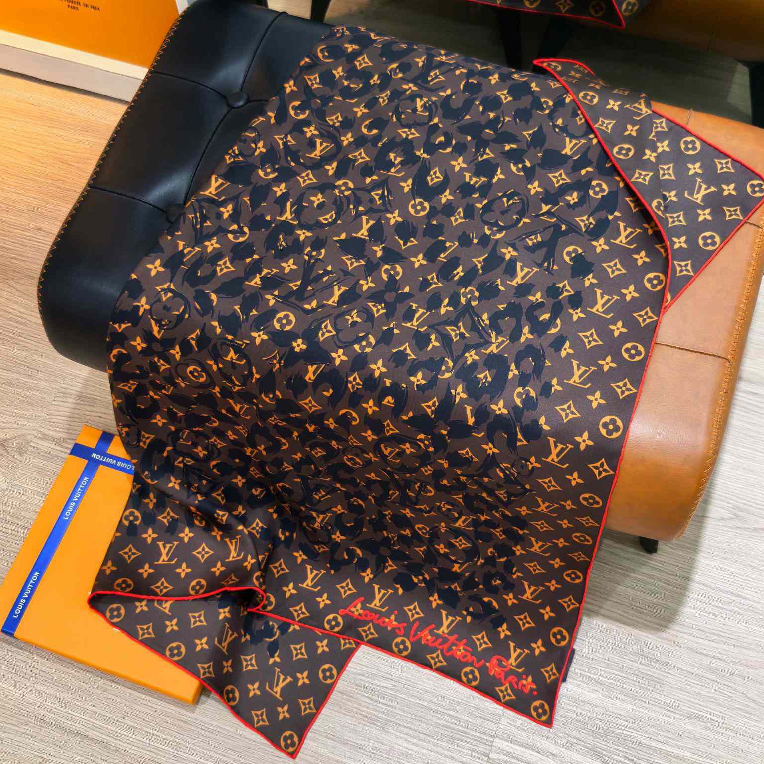 Louis Vuitton LV Safari Square 90 M97949 - DopestKickz