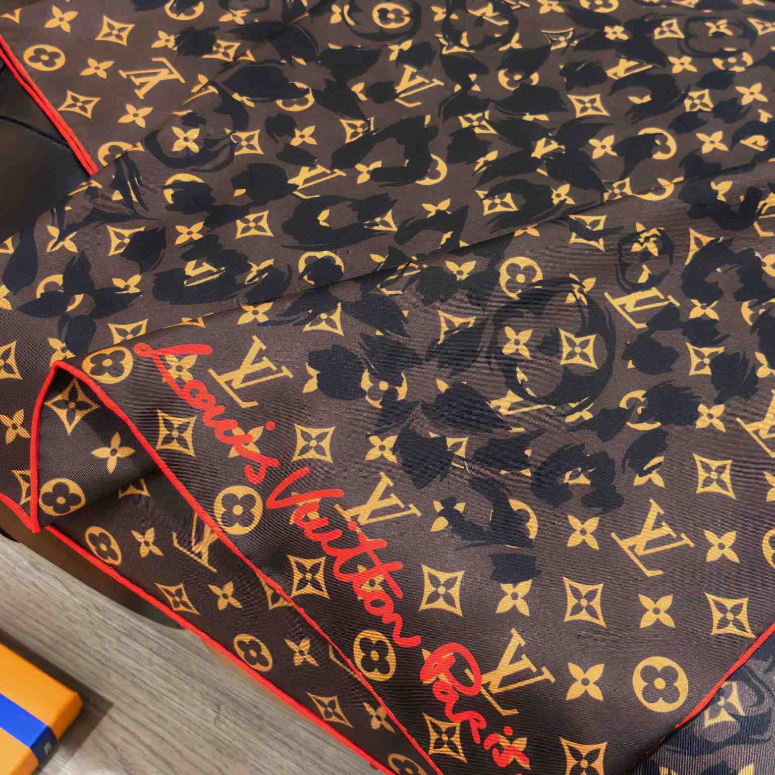 Louis Vuitton LV Safari Square 90 M97949 - DopestKickz