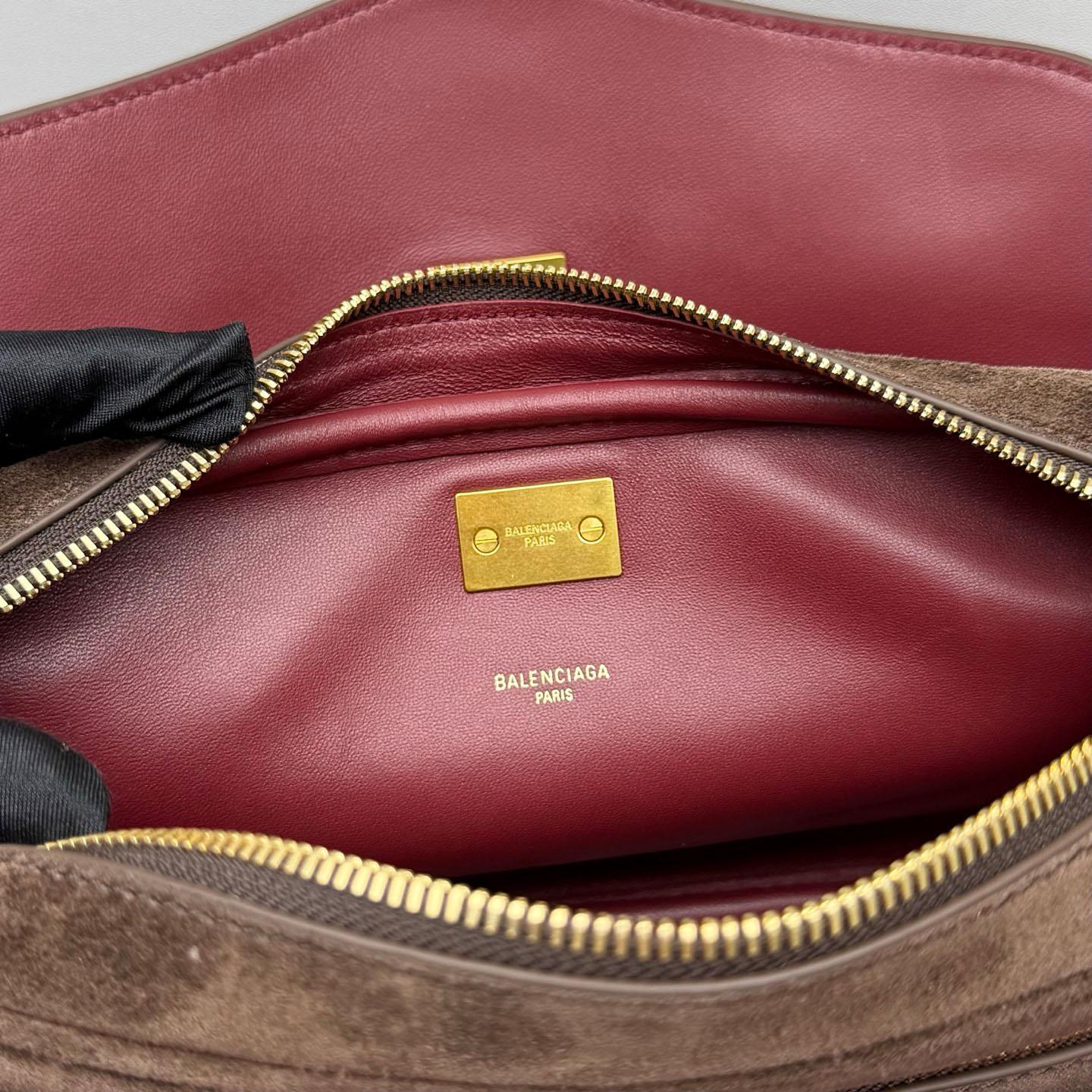 Balenciaga  Le 7 Shoulder Bag Medium In Moka - DopestKickz