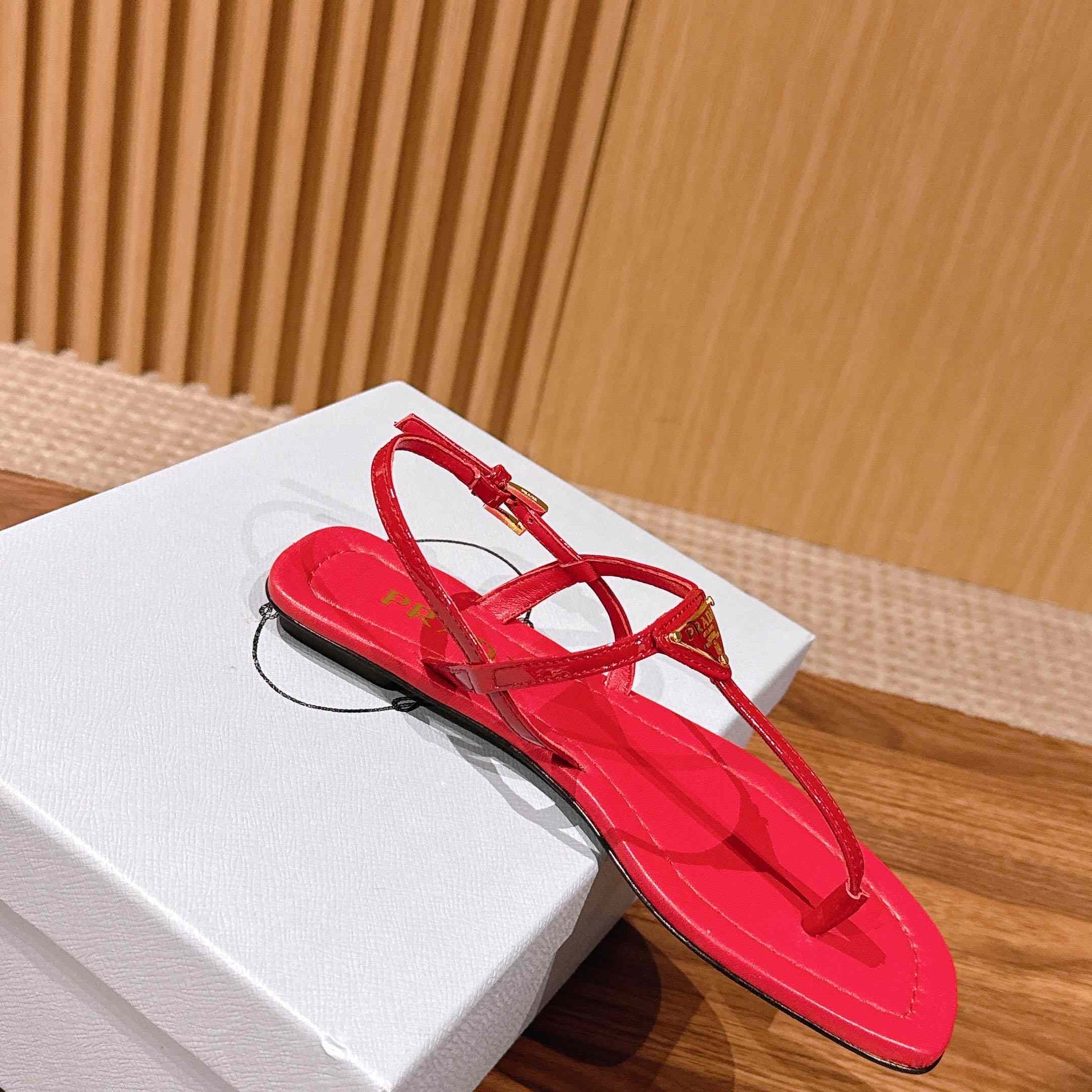 Prada Patent Leather Thong Sandals - DopestKickz