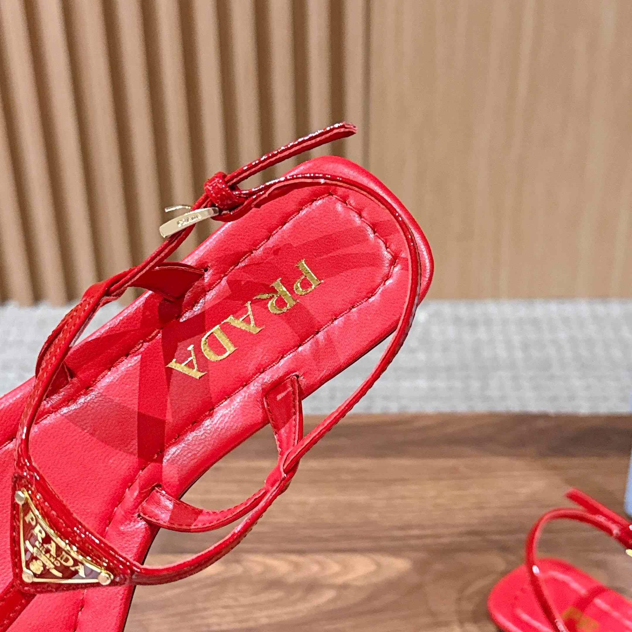 Prada Patent Leather Thong Sandals - DopestKickz