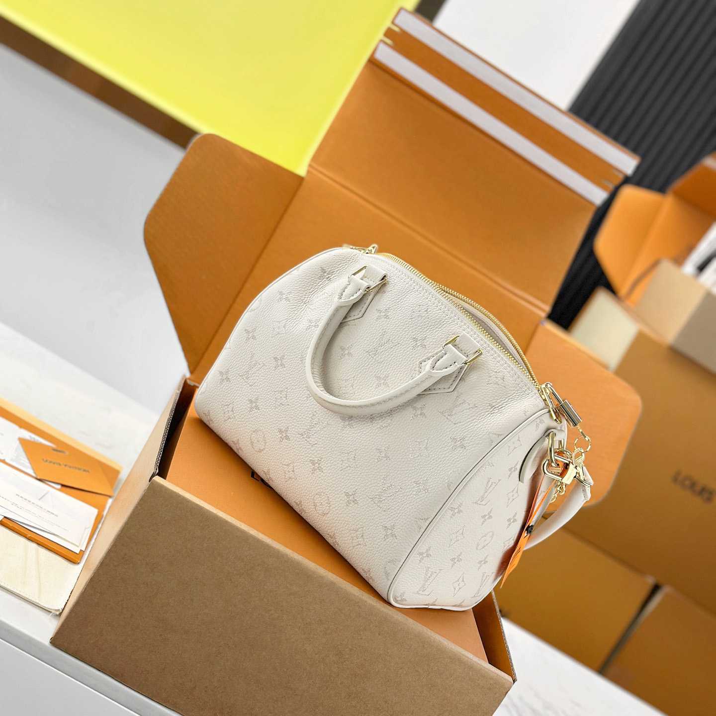 Louis Vuitton Speedy Bandoulière 25 M26690 - DopestKickz