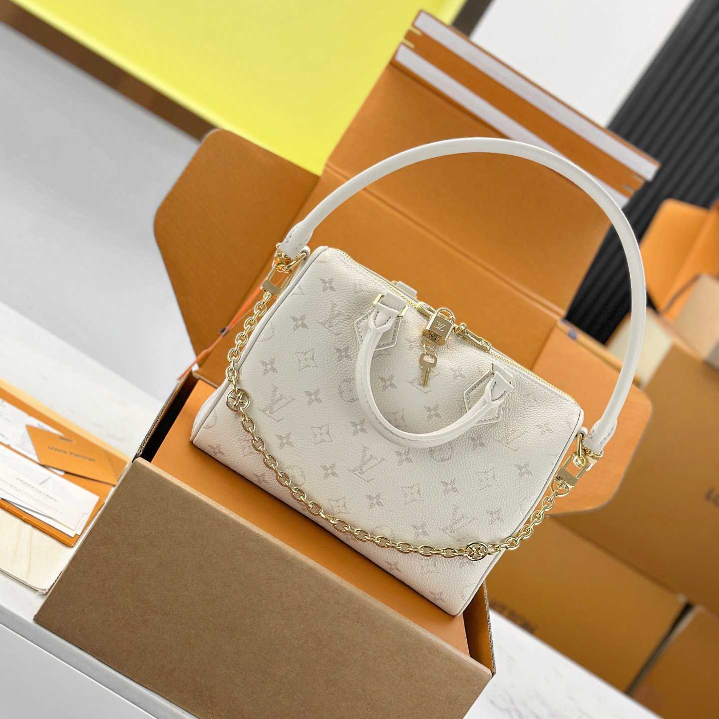 Louis Vuitton Speedy Bandoulière 25 M26690 - DopestKickz