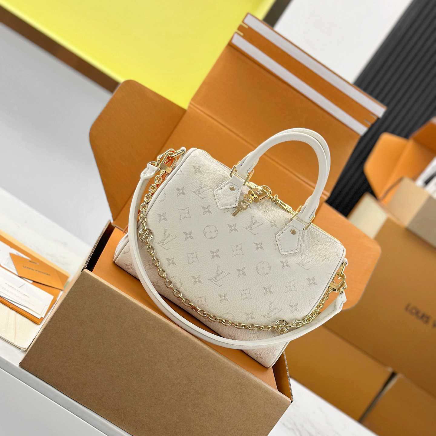 Louis Vuitton Speedy Bandoulière 25 M26690 - DopestKickz