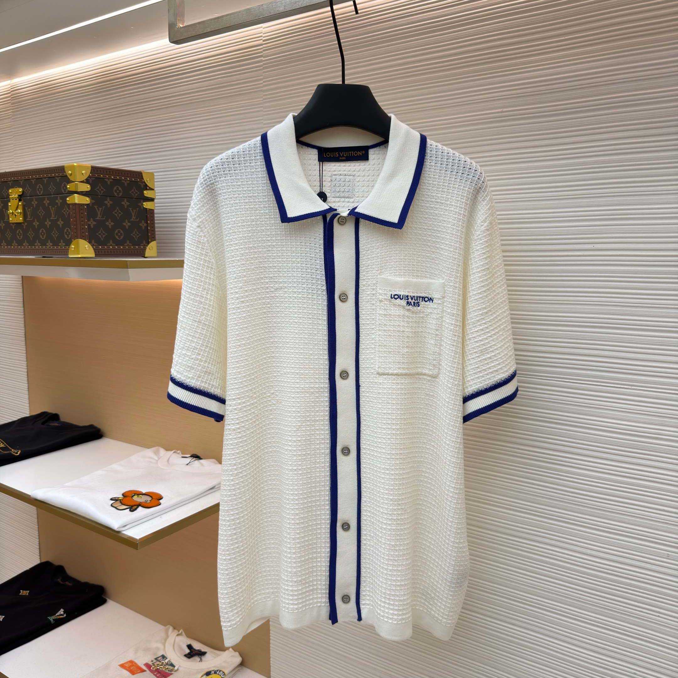 Louis Vuitton Waffle Signature Short-Sleeved Shirt   1AK6WW - DopestKickz