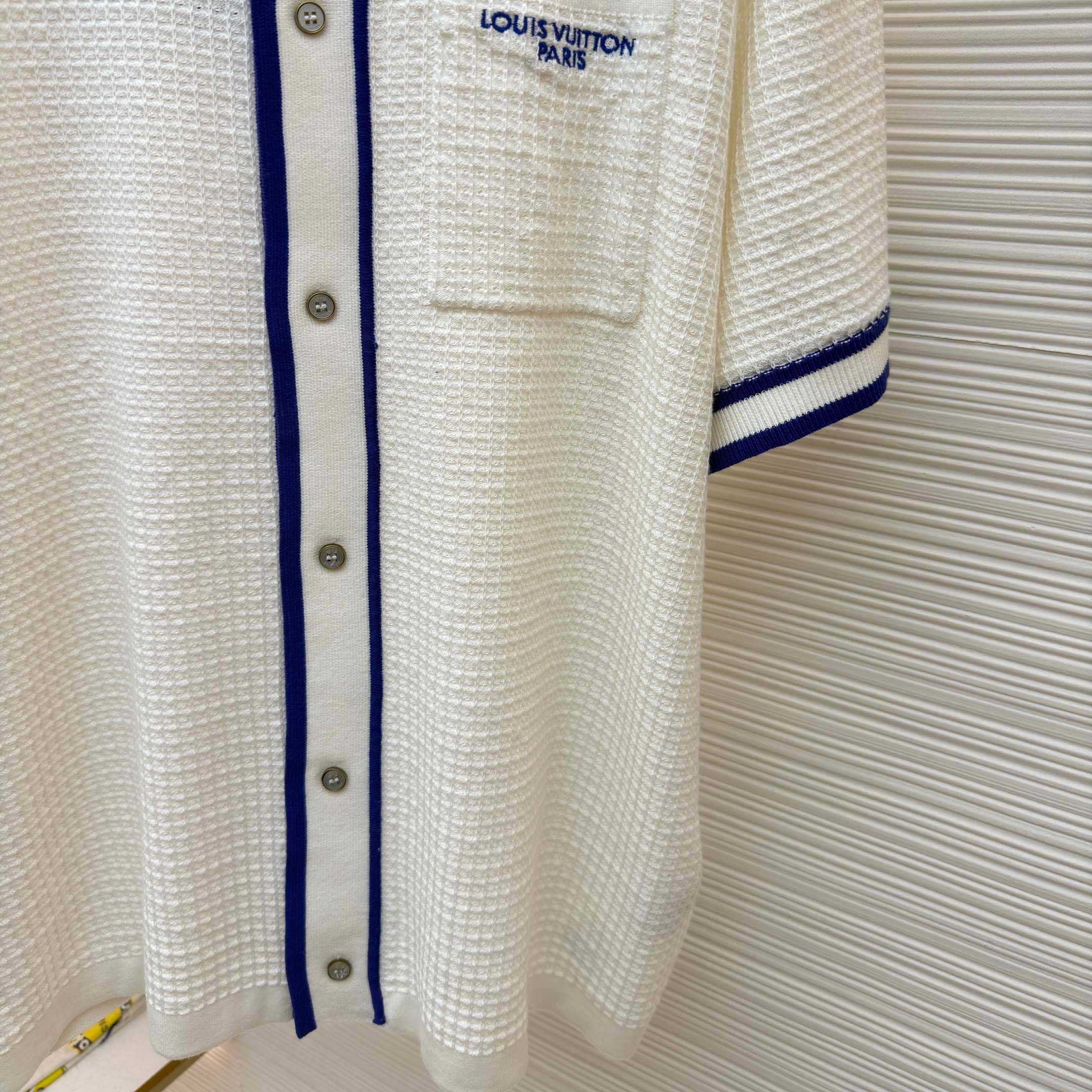 Louis Vuitton Waffle Signature Short-Sleeved Shirt   1AK6WW - DopestKickz