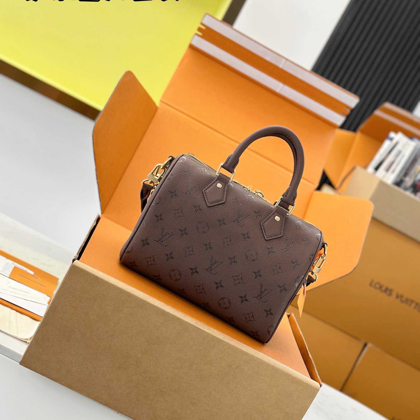 Louis Vuitton Speedy Bandoulière 25 M26691 - DopestKickz