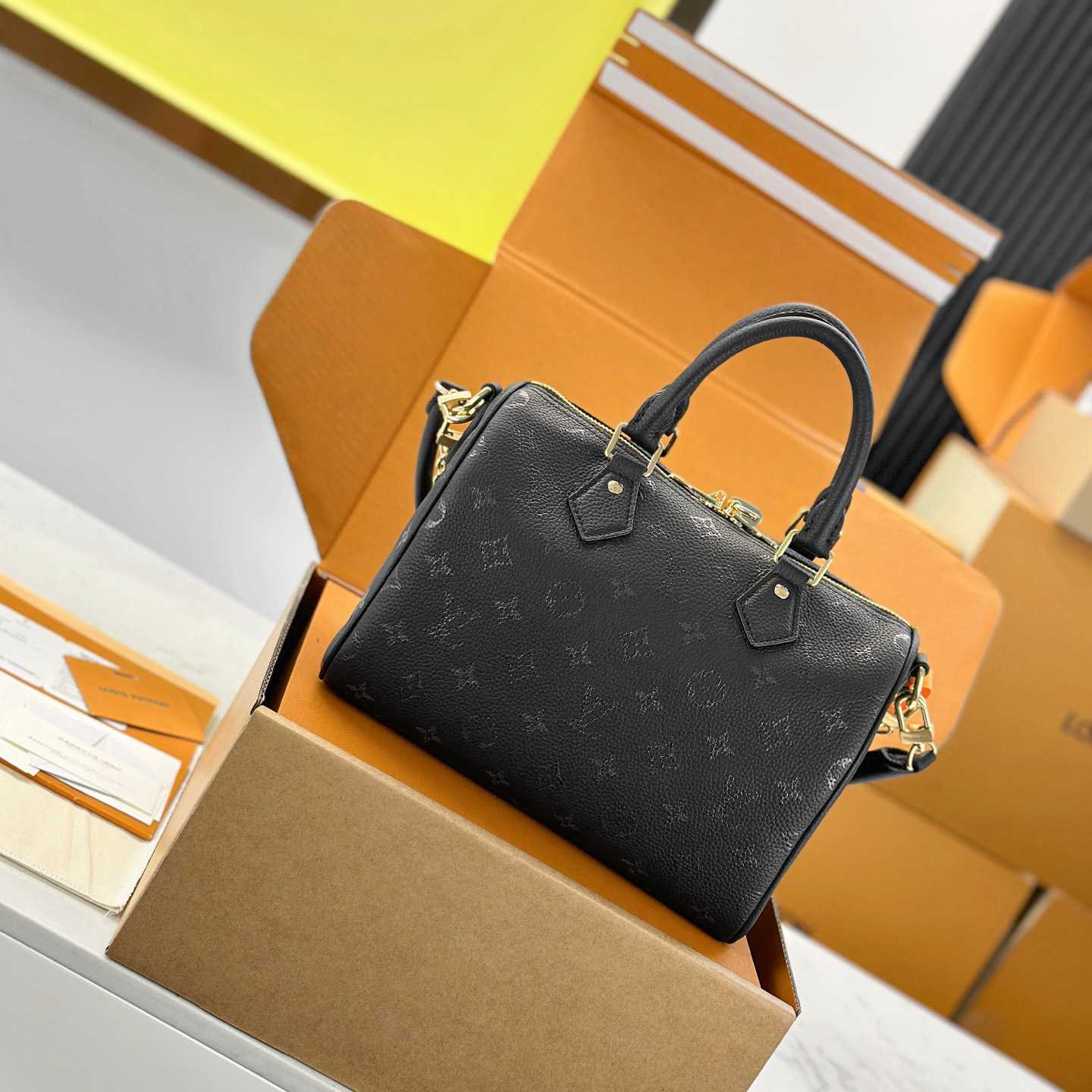 Louis Vuitton Speedy Bandoulière 25 M26486 - DopestKickz