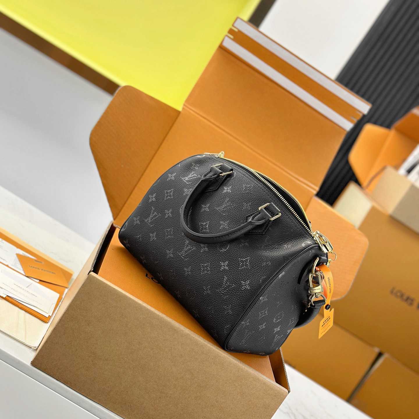 Louis Vuitton Speedy Bandoulière 25 M26486 - DopestKickz