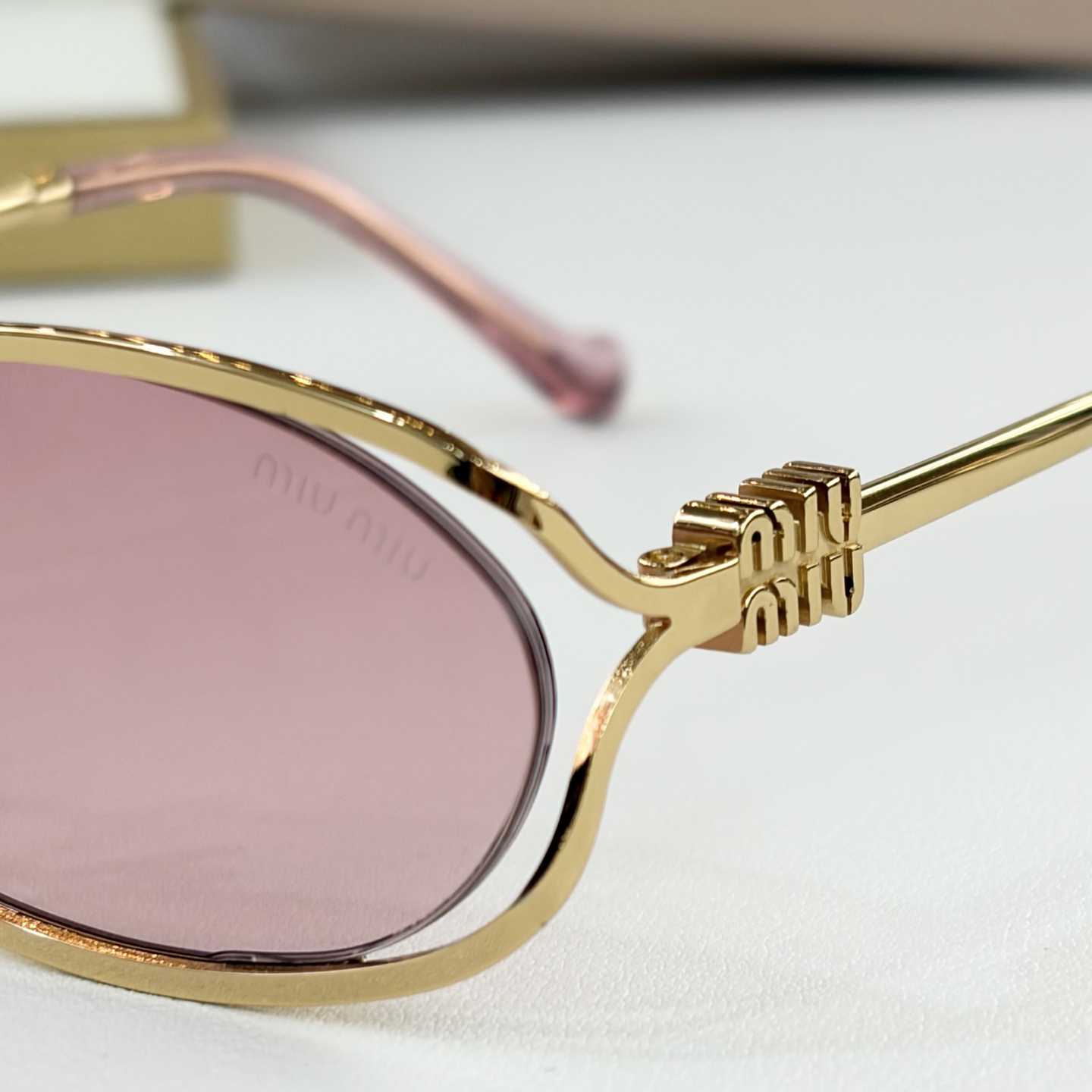 Miu Miu SMU58YSunglasses - DopestKickz
