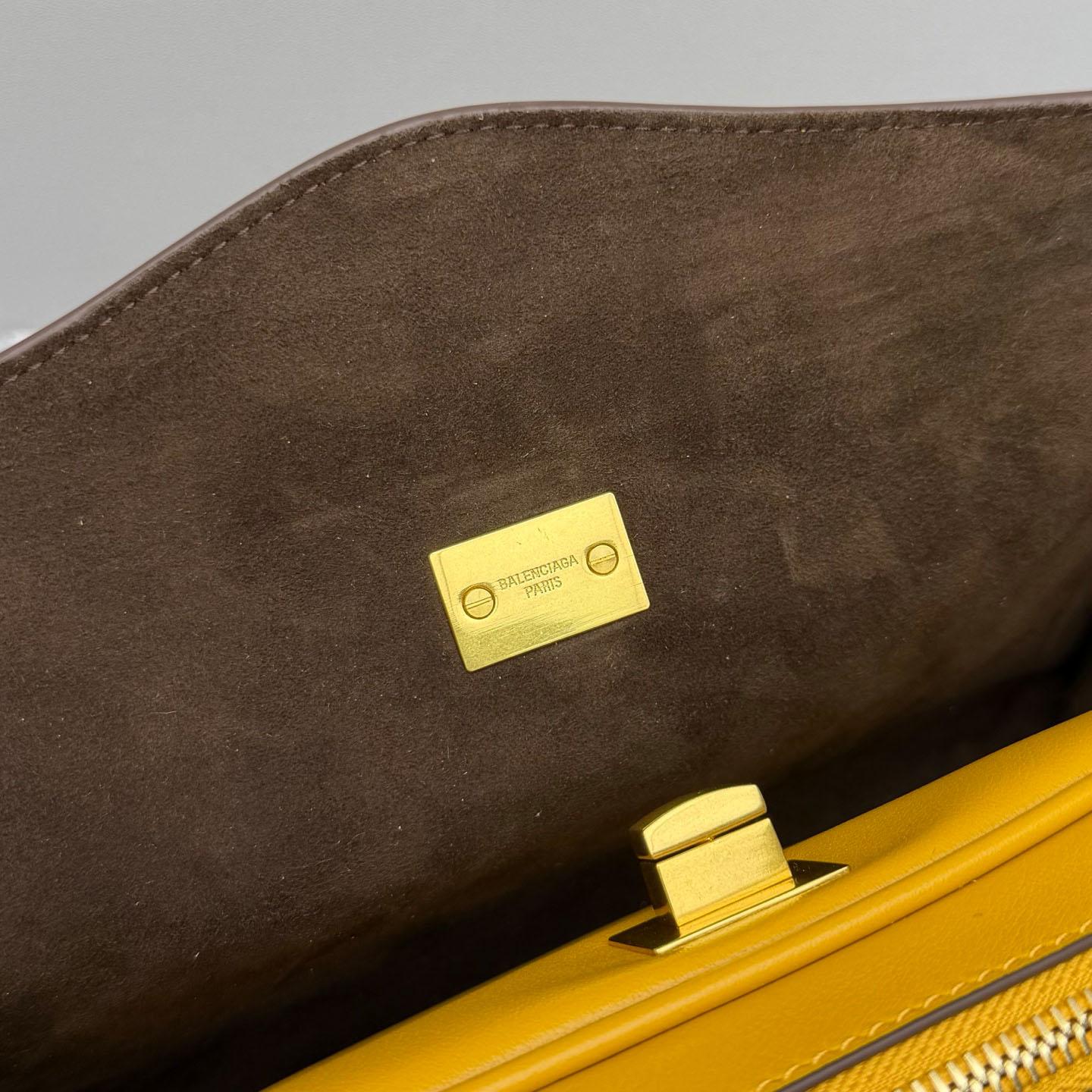 Balenciaga  Le 7 Shoulder Bag Medium In Curry - DopestKickz