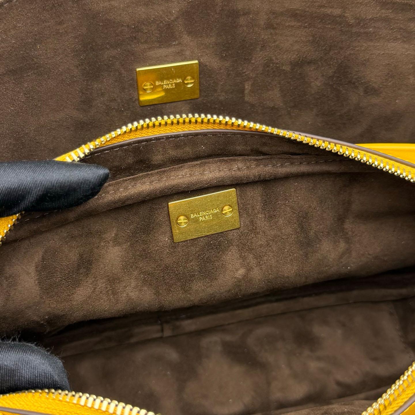 Balenciaga  Le 7 Shoulder Bag Medium In Curry - DopestKickz