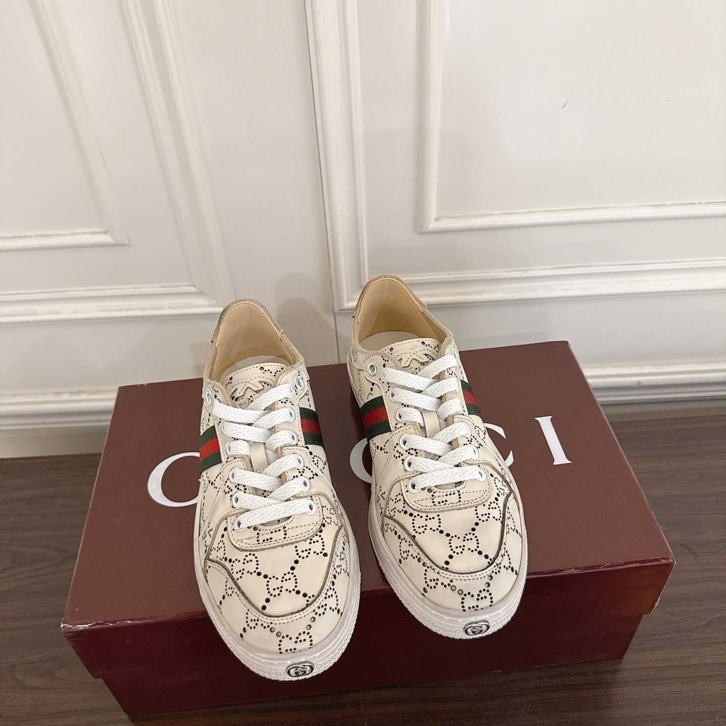 Gucci Stretch Low-Top Sneaker - DopestKickz