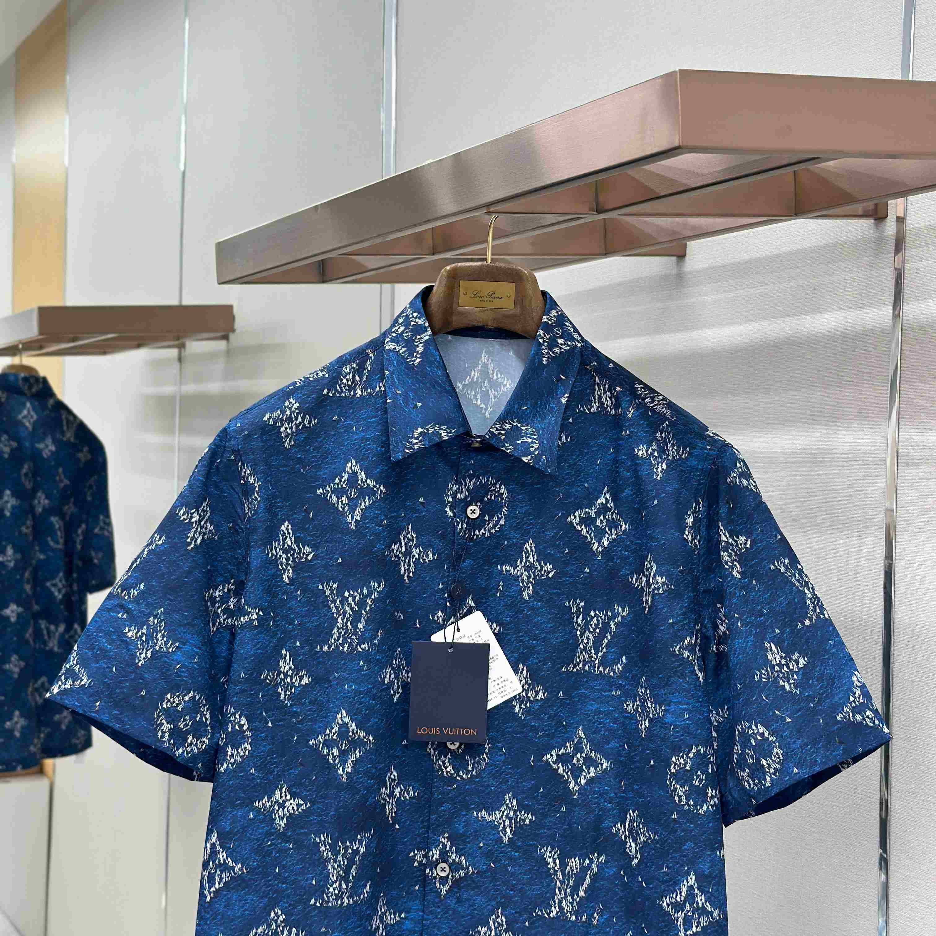 Louis Vuitton Printed Monogram Short-Sleeved Shirt   1AHVTY - DopestKickz