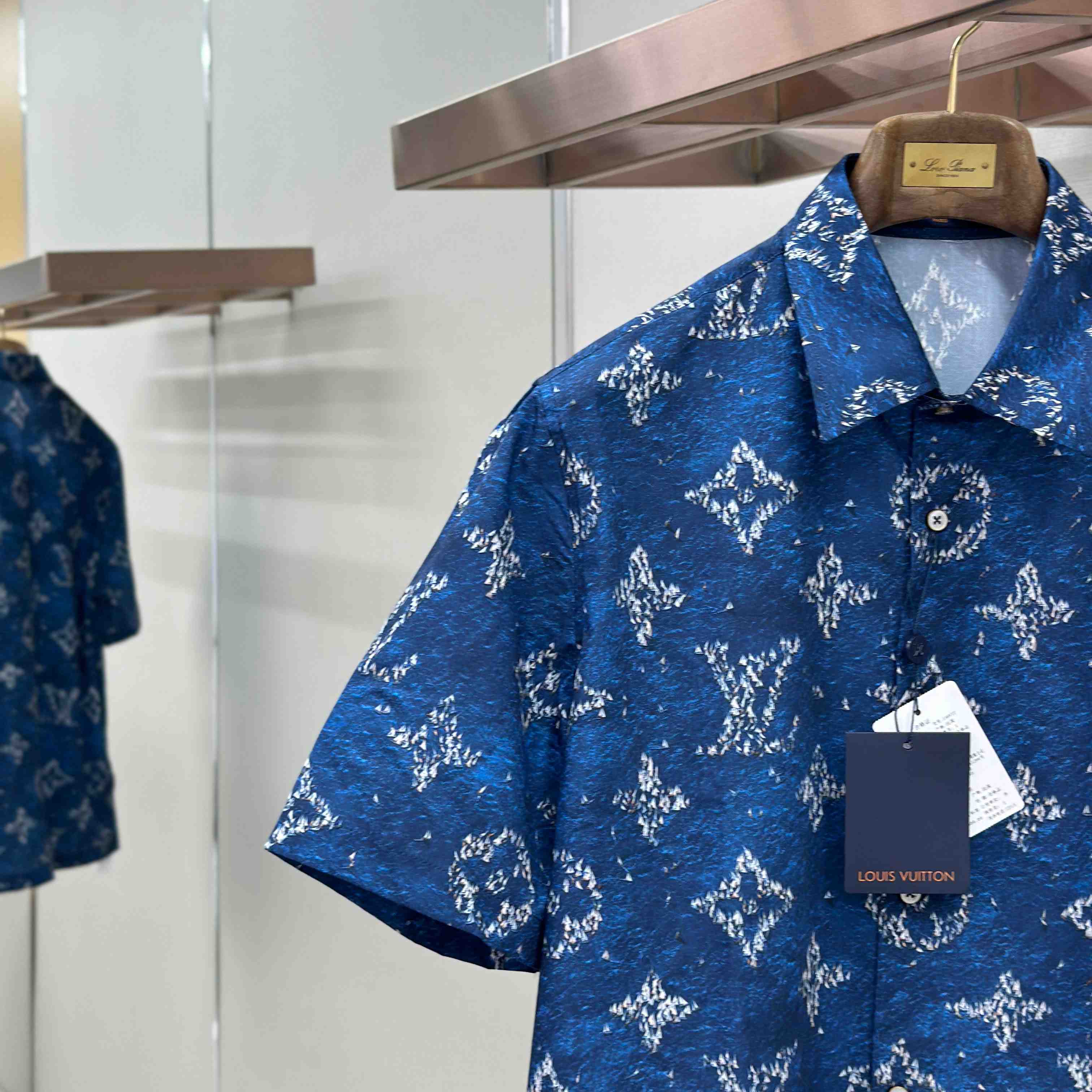 Louis Vuitton Printed Monogram Short-Sleeved Shirt   1AHVTY - DopestKickz