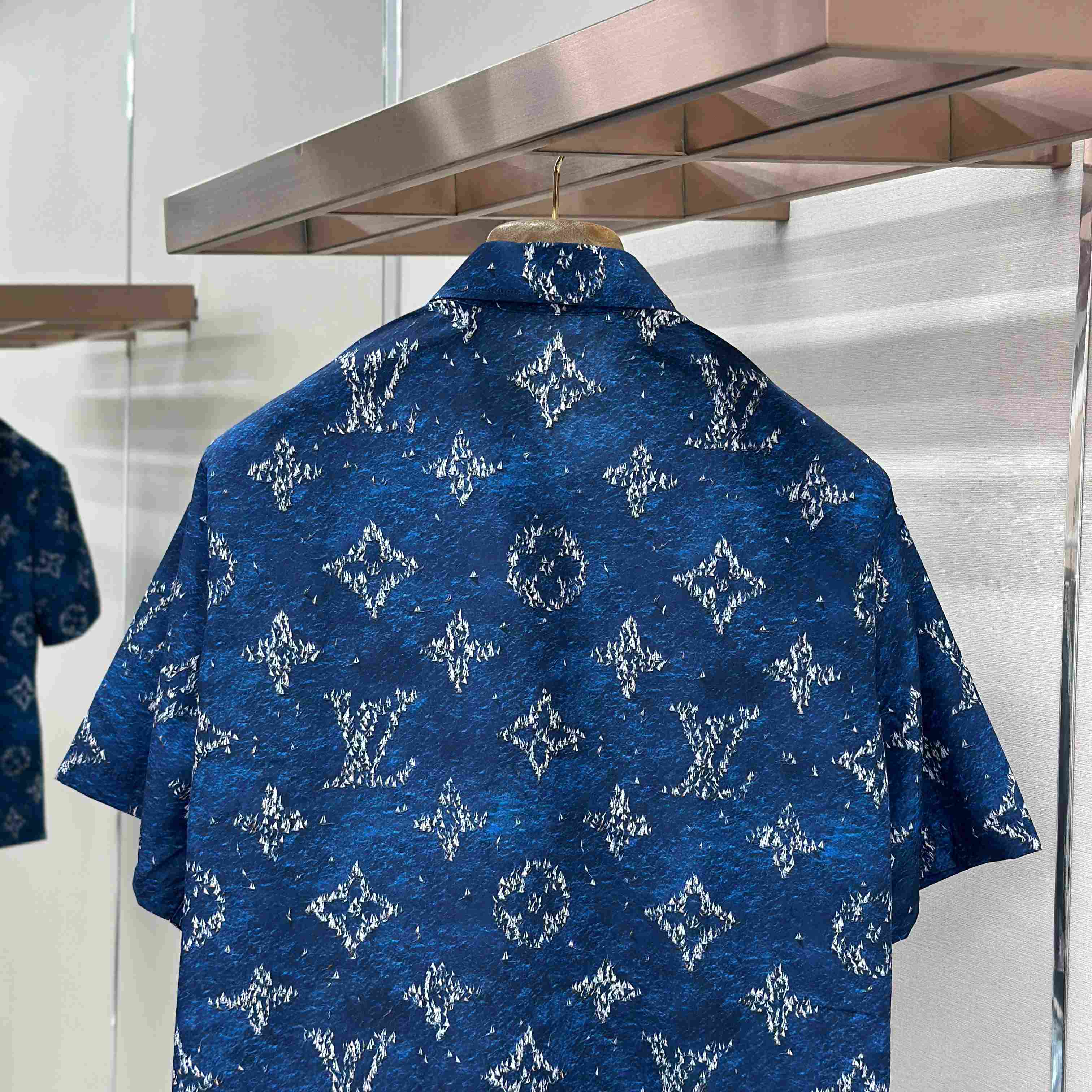 Louis Vuitton Printed Monogram Short-Sleeved Shirt   1AHVTY - DopestKickz