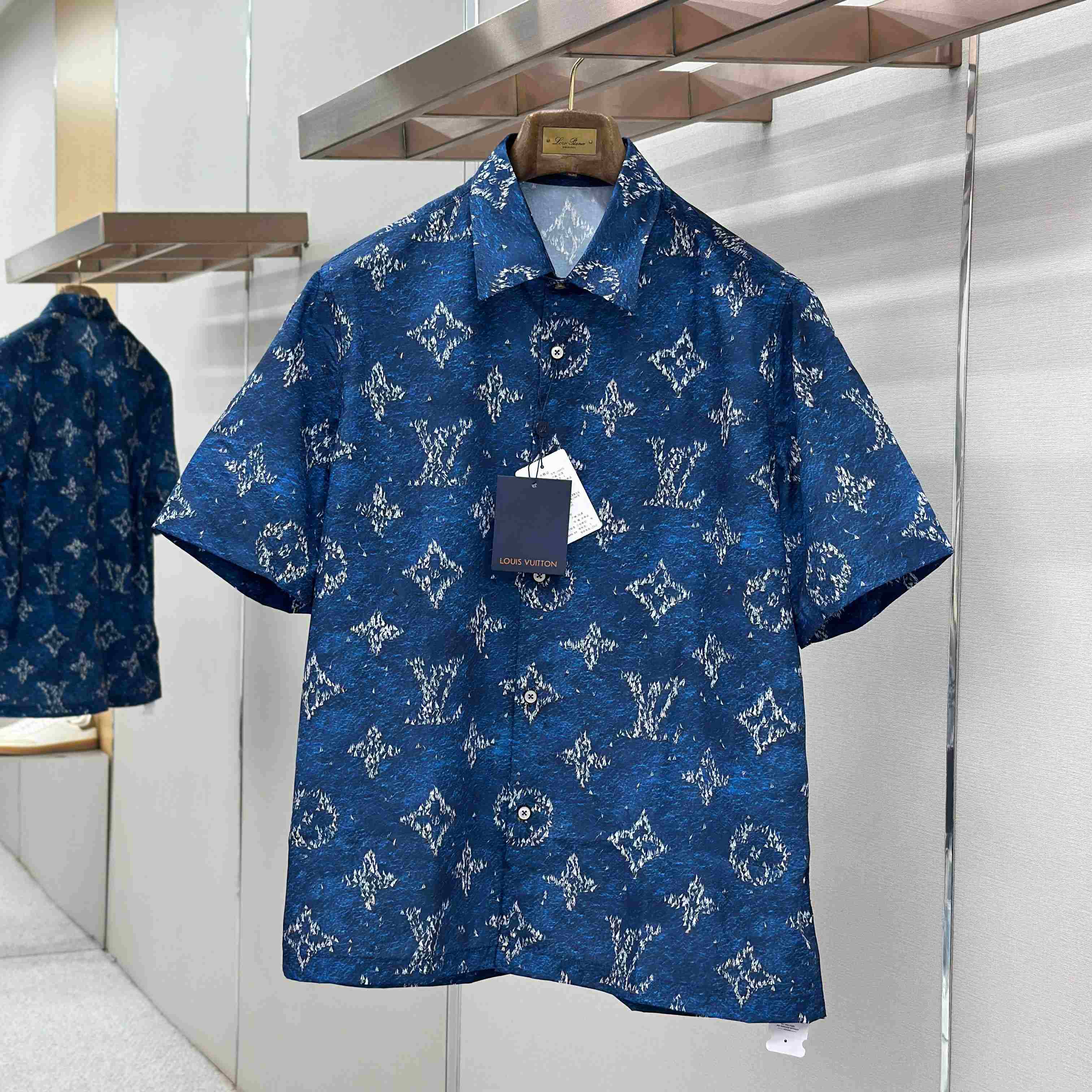 Louis Vuitton Printed Monogram Short-Sleeved Shirt   1AHVTY - DopestKickz