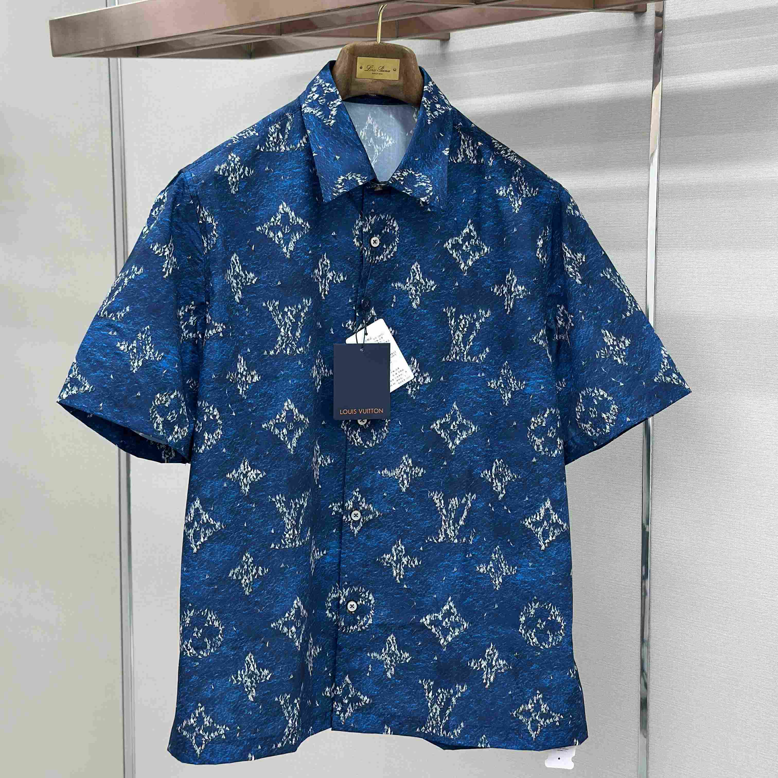 Louis Vuitton Printed Monogram Short-Sleeved Shirt   1AHVTY - DopestKickz