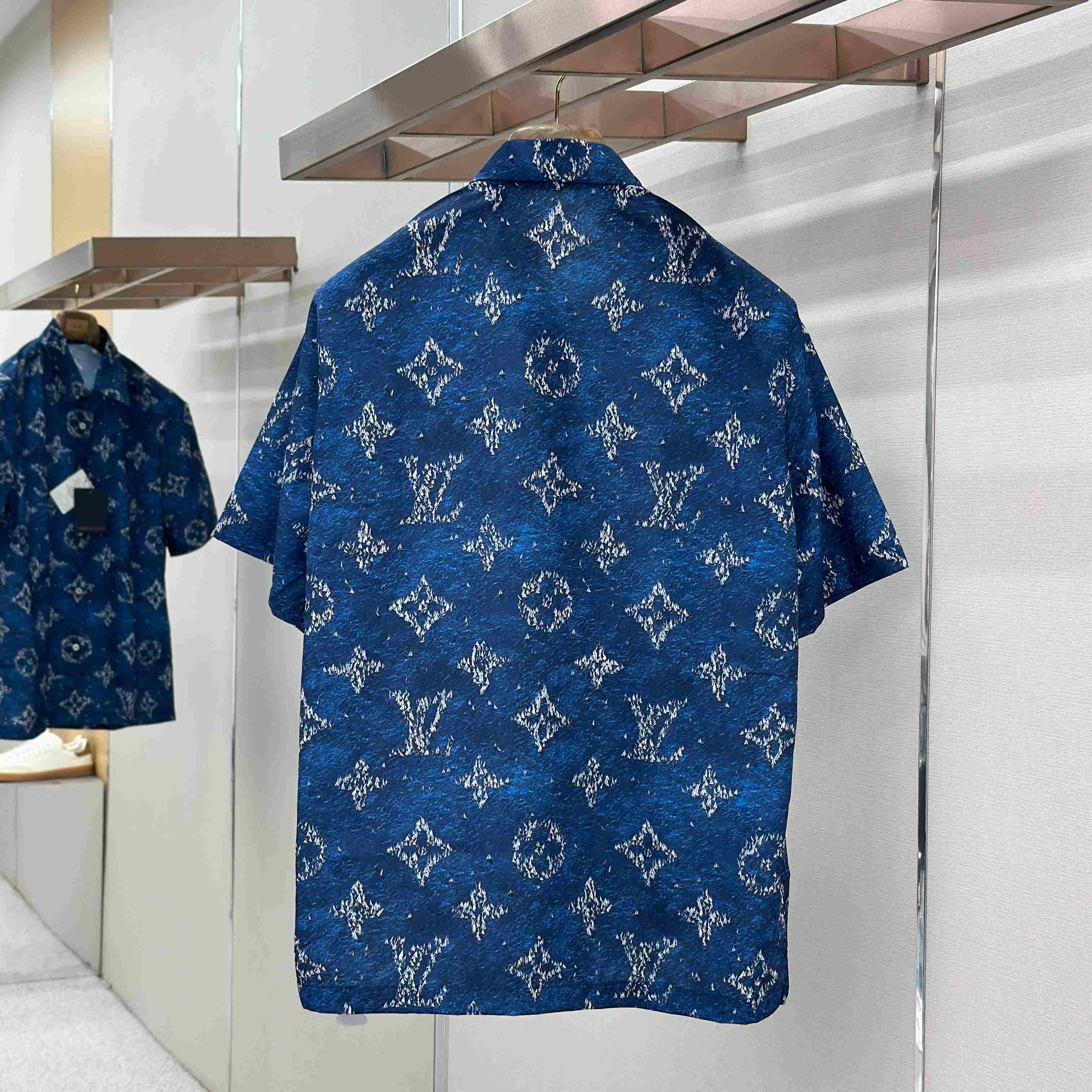 Louis Vuitton Printed Monogram Short-Sleeved Shirt   1AHVTY - DopestKickz